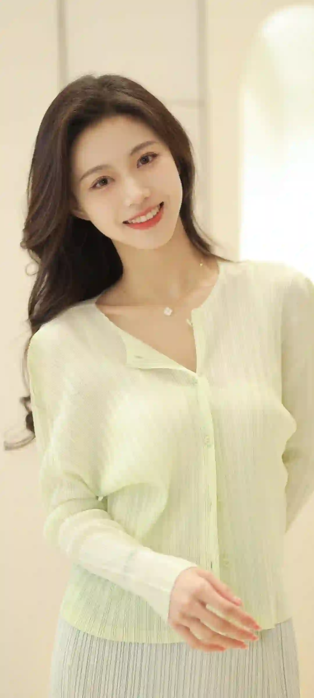 居家写真 长发美女 微笑