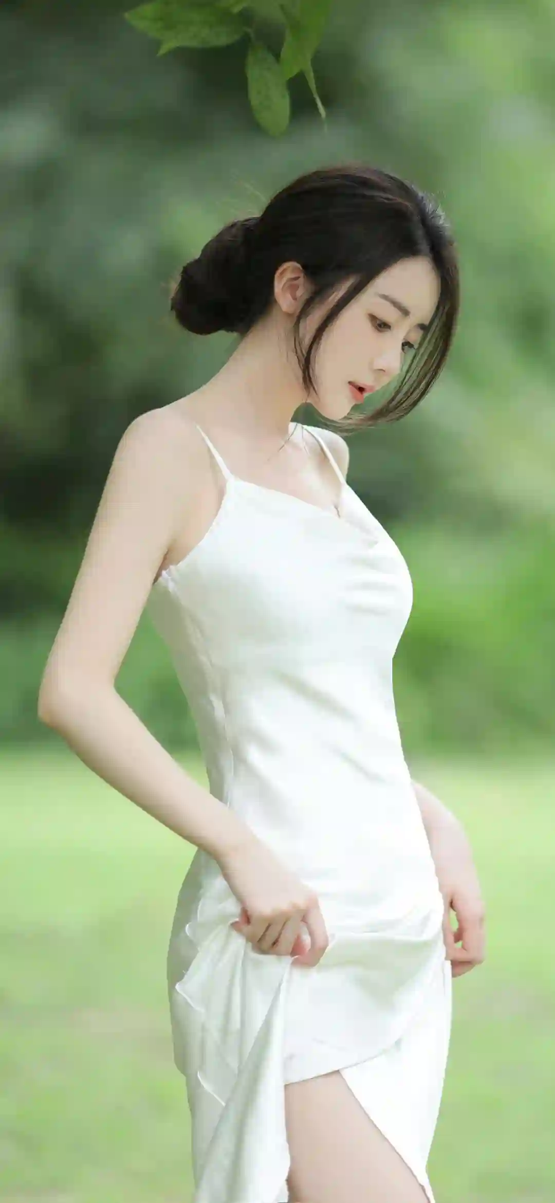 小清新 长发吊带美女 户外 养眼壁纸