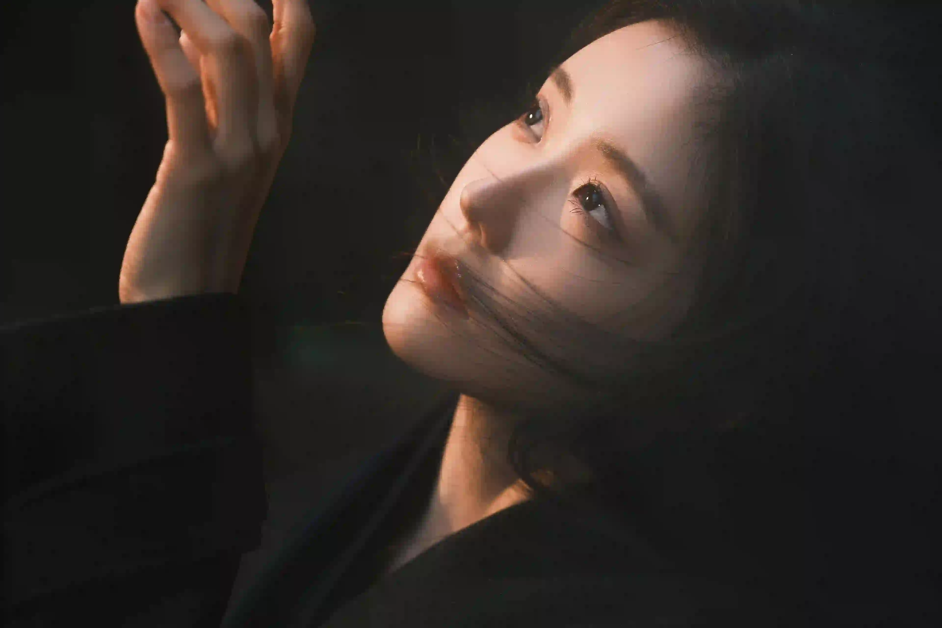 王艺瑾 4K美女壁纸 唯美 光影艺术