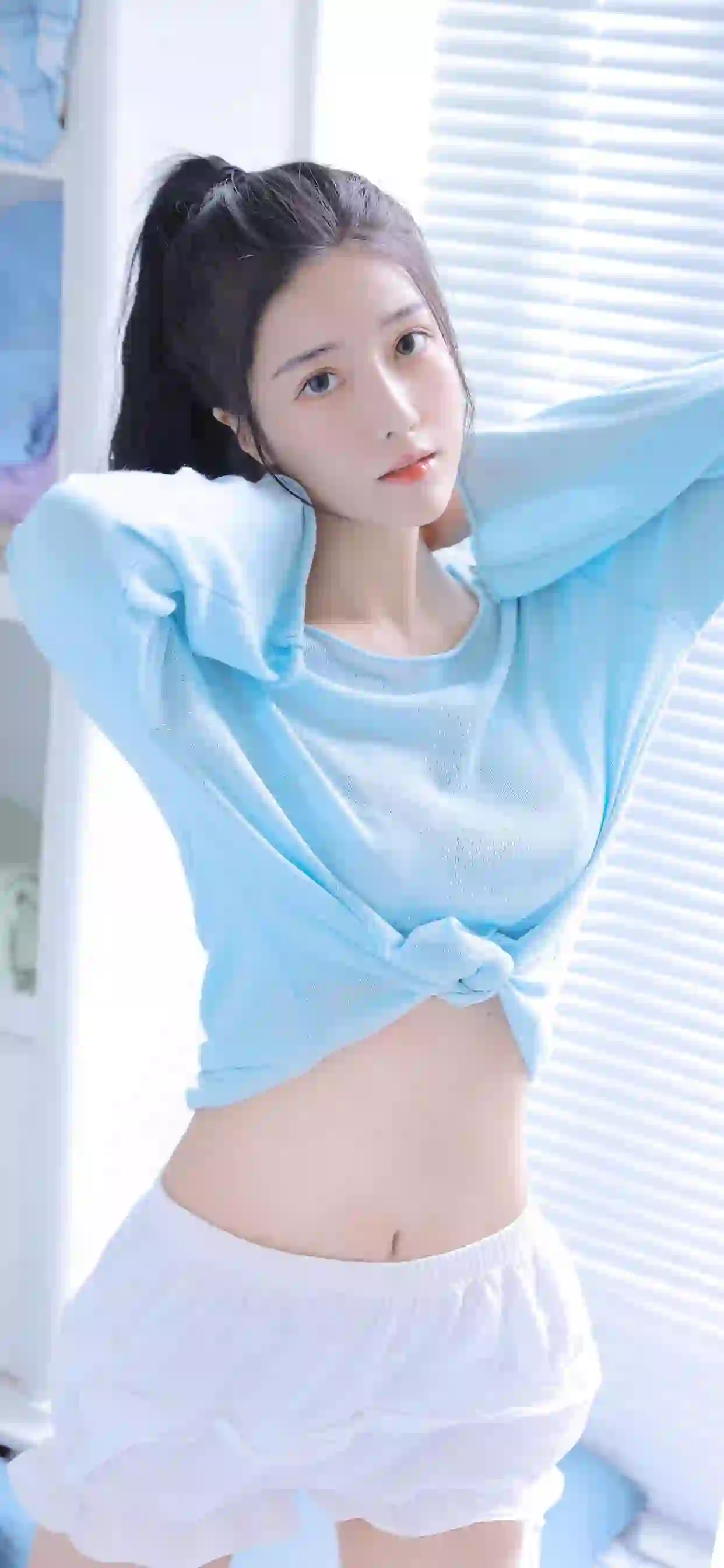 长发蓝衣美女 居家写真 