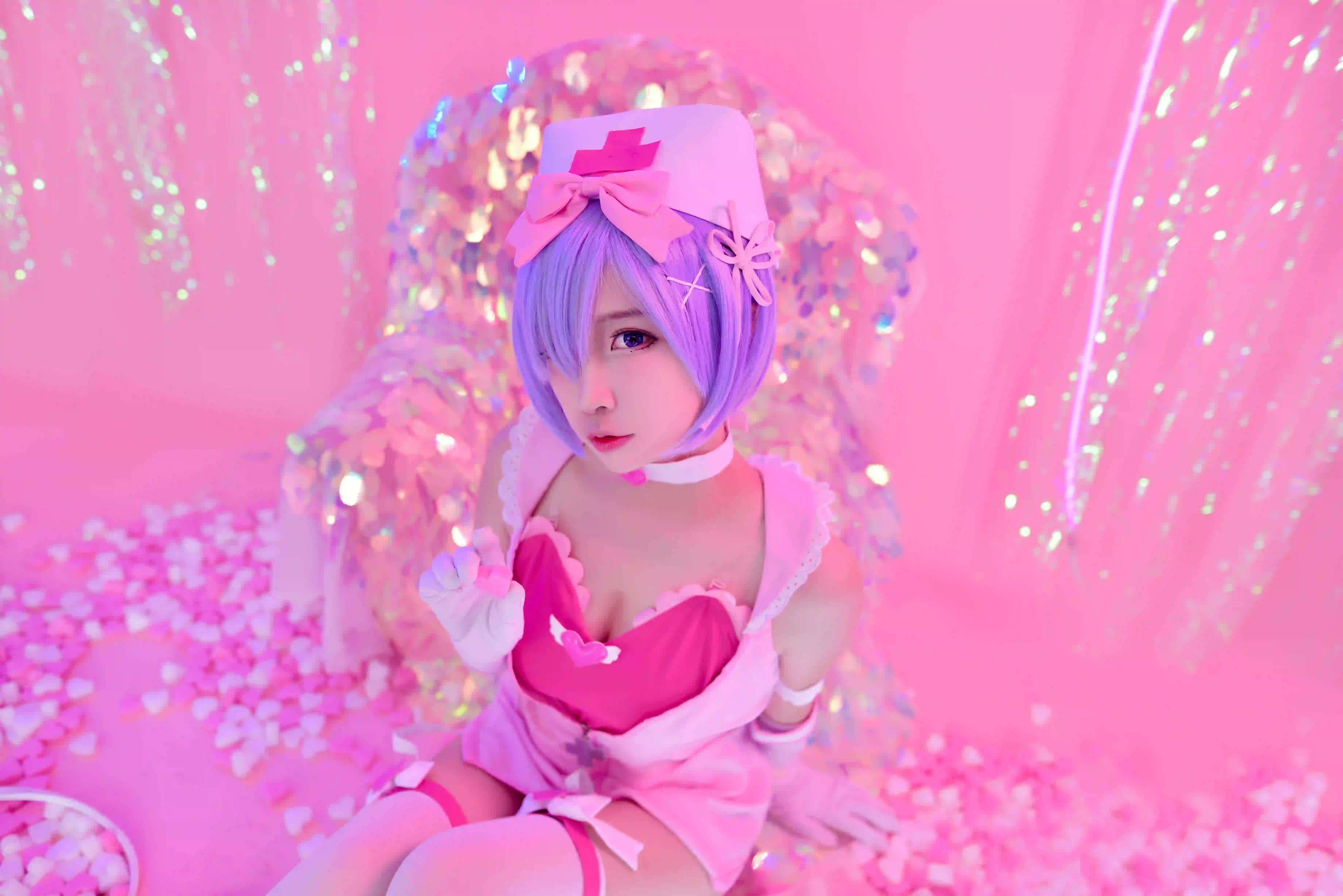 coser 粉红色氛围  性感 白色丝袜