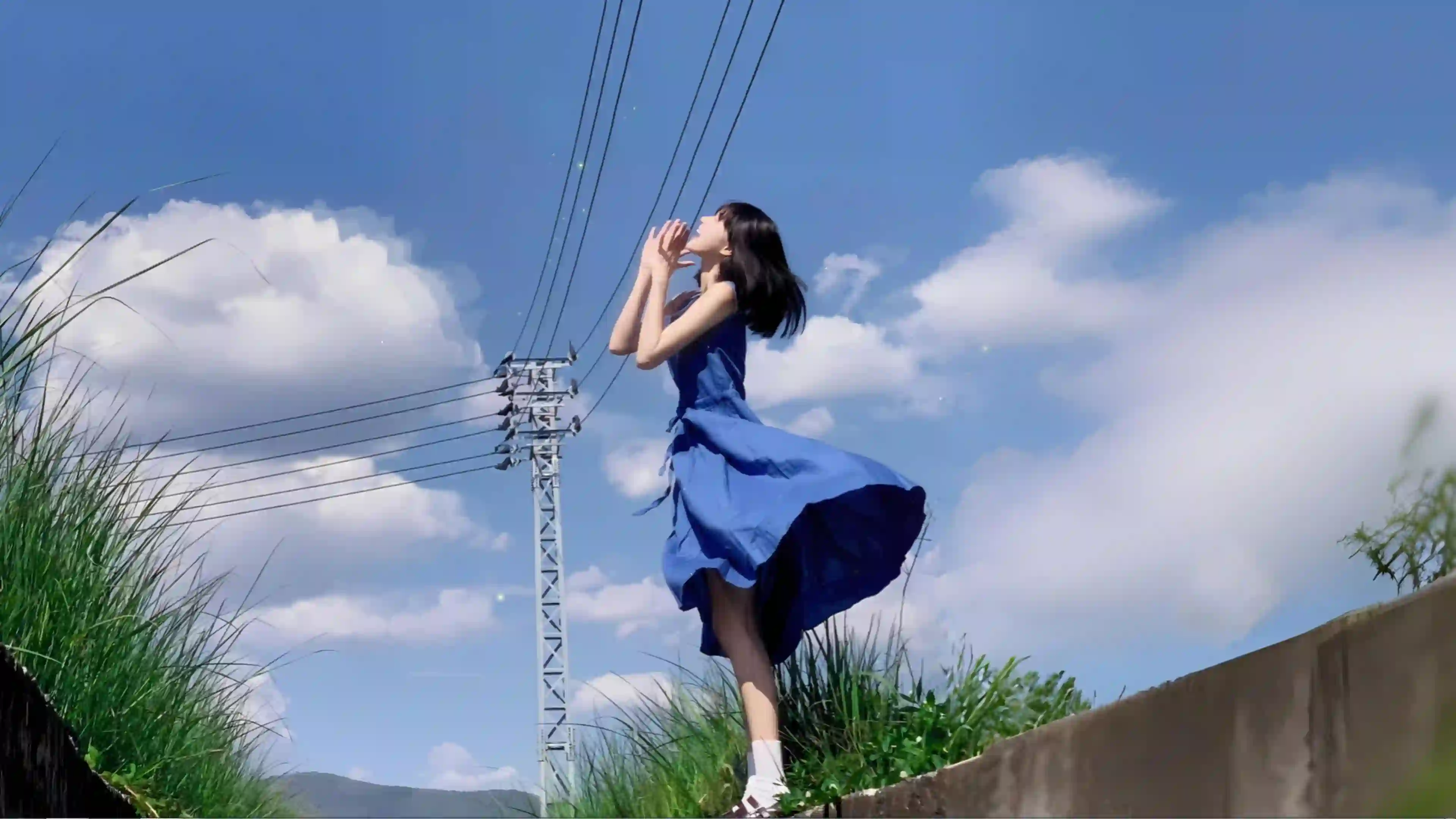 蓝裙女孩 夏日 户外 天空