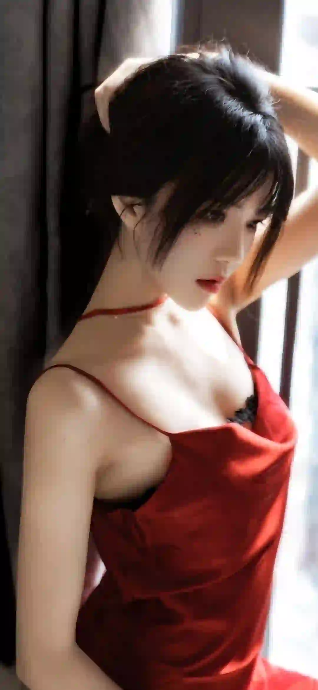 性感红裙吊带美女 居家写真