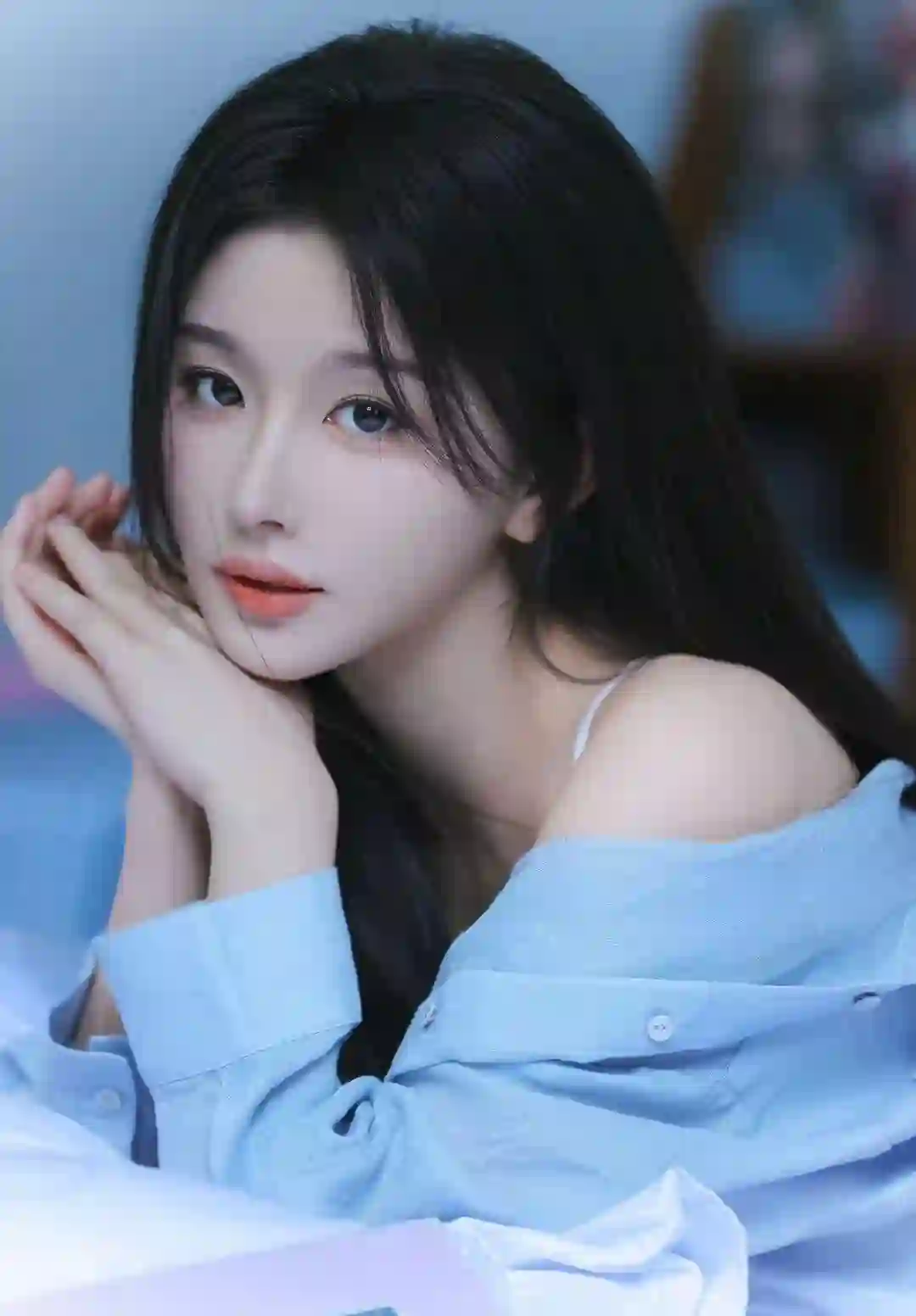 蓝衣美女 孔雪儿 长发美女 白色吊带