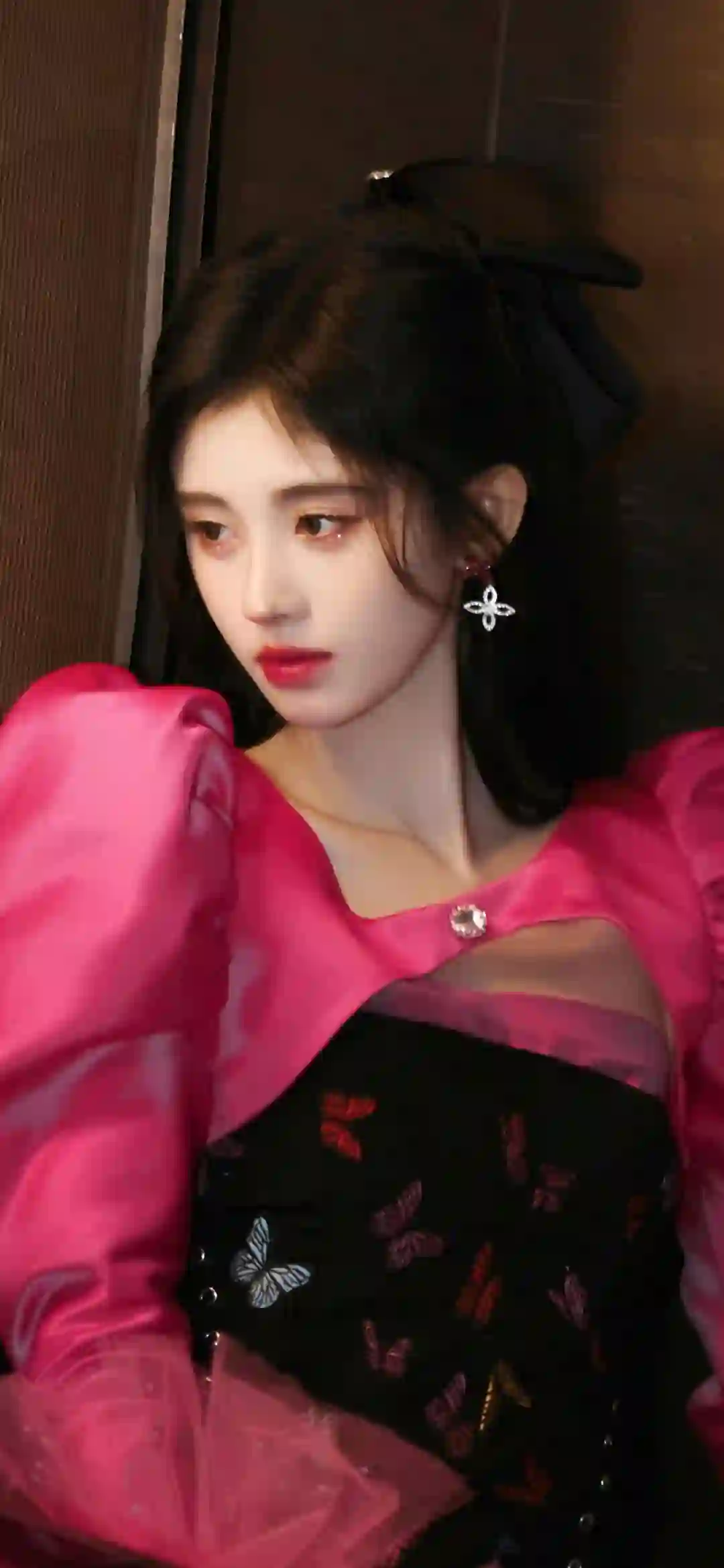明星壁纸 长发可爱美女 时尚美女 鞠婧祎 大红色 长裙
