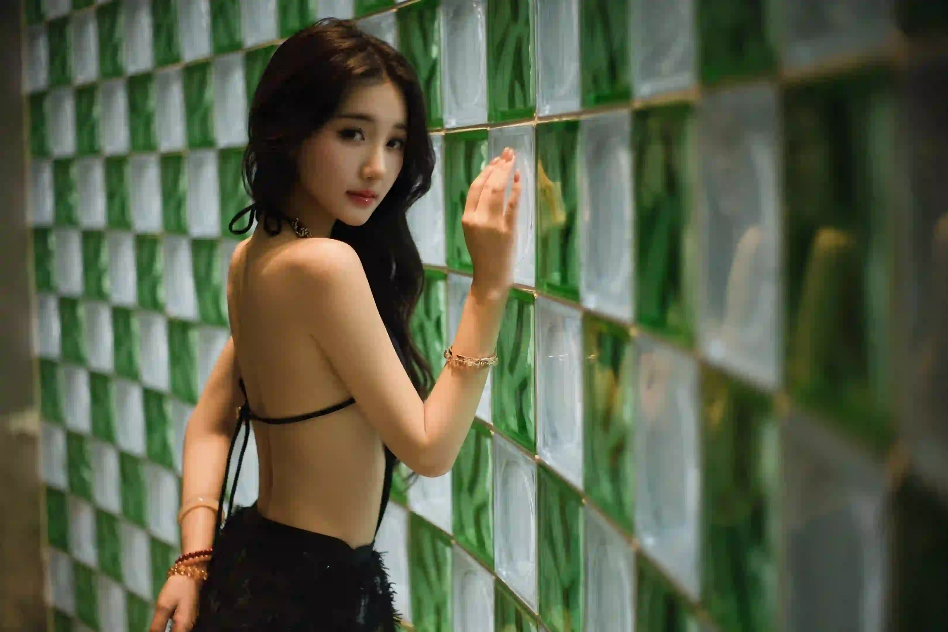 长发美女 吊带穿搭 写真 漏背 清纯