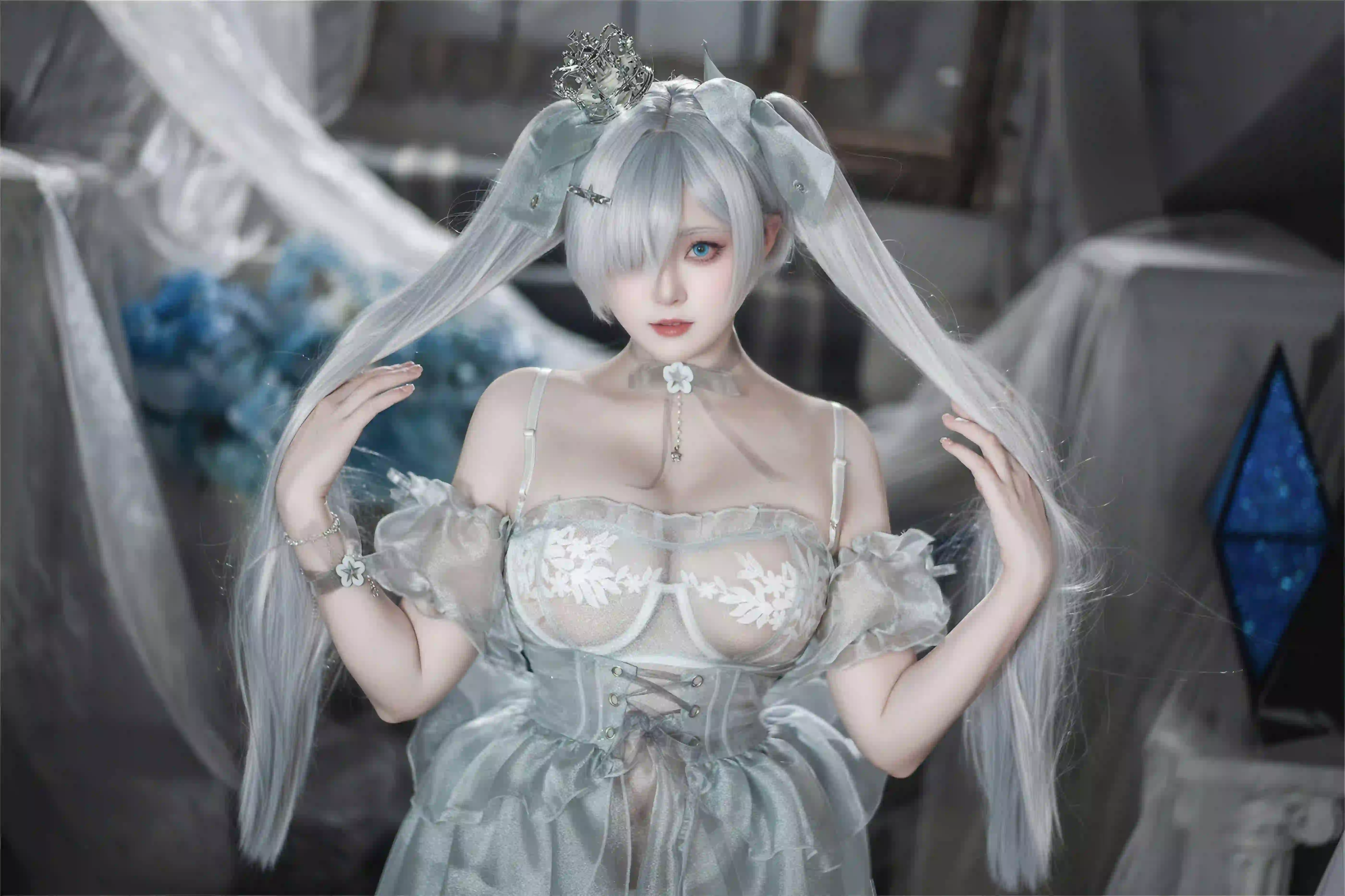 白色头发 白色裙子 性感美女 写真 双马尾
