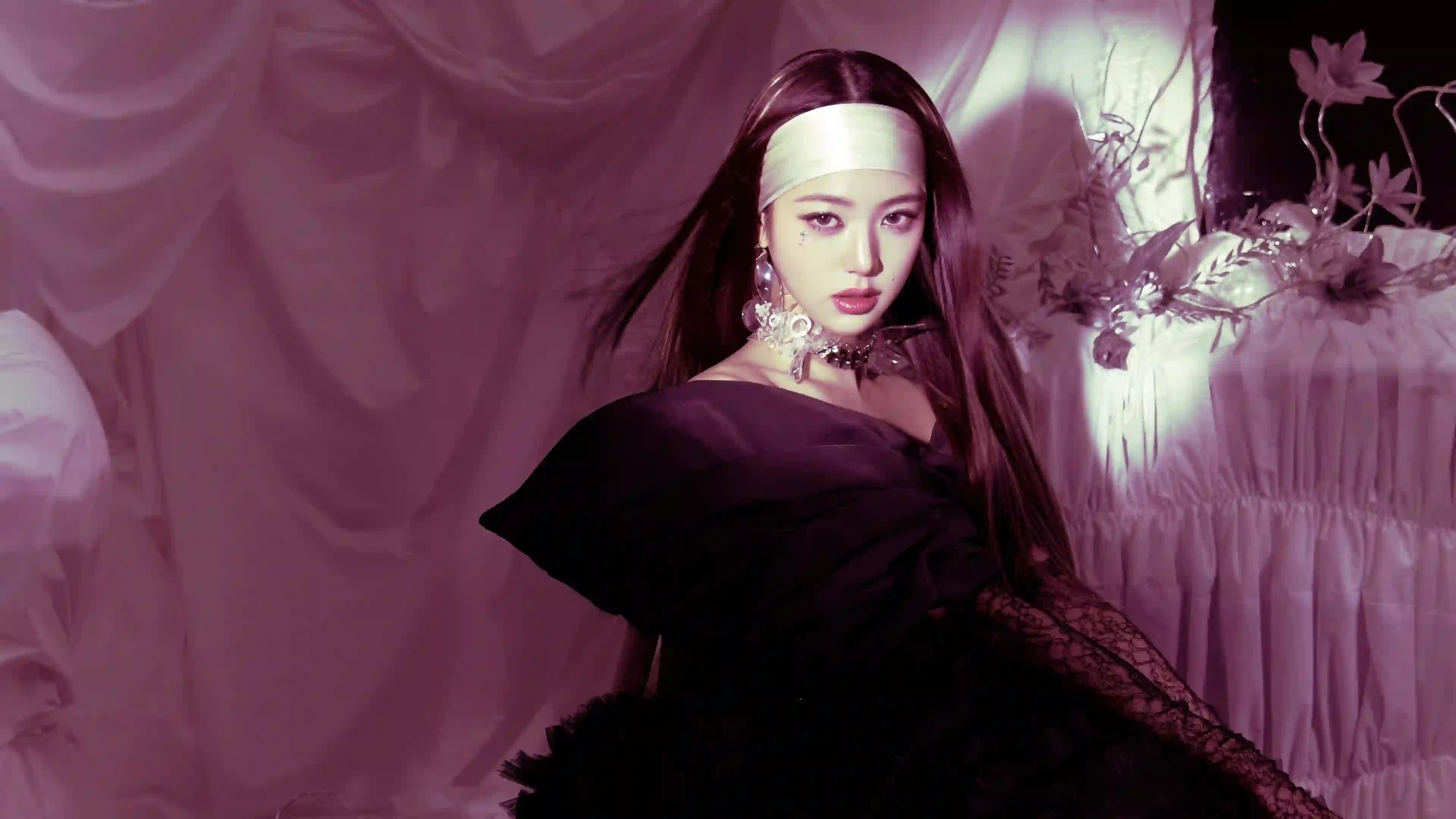 张元英 长发美女 个性装扮 紫色氛围 紫色