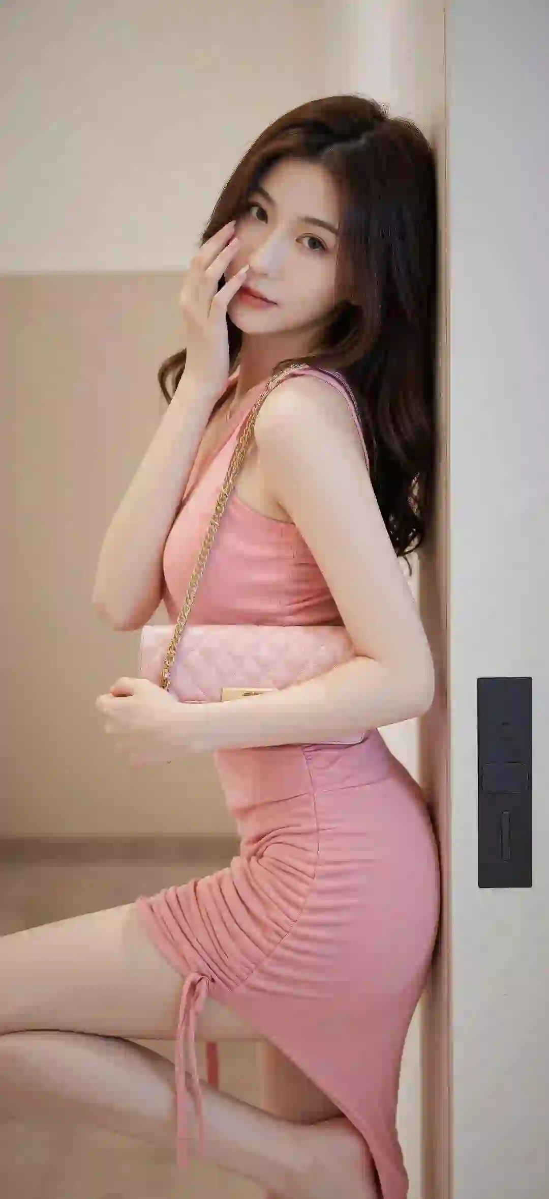 长发性感美女 红色包臀裙美女