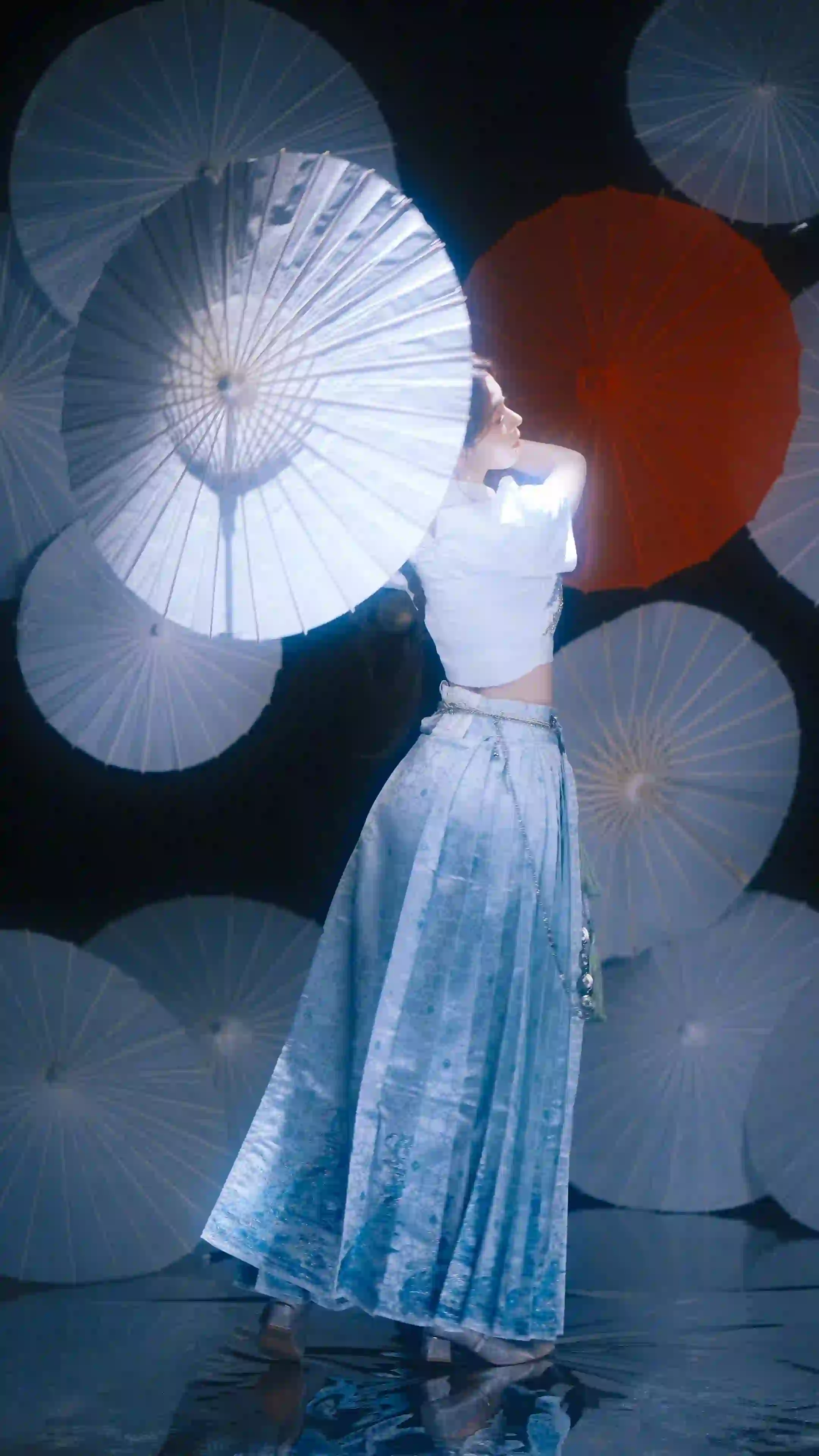 油纸伞美女陈瑶 唯美背影 