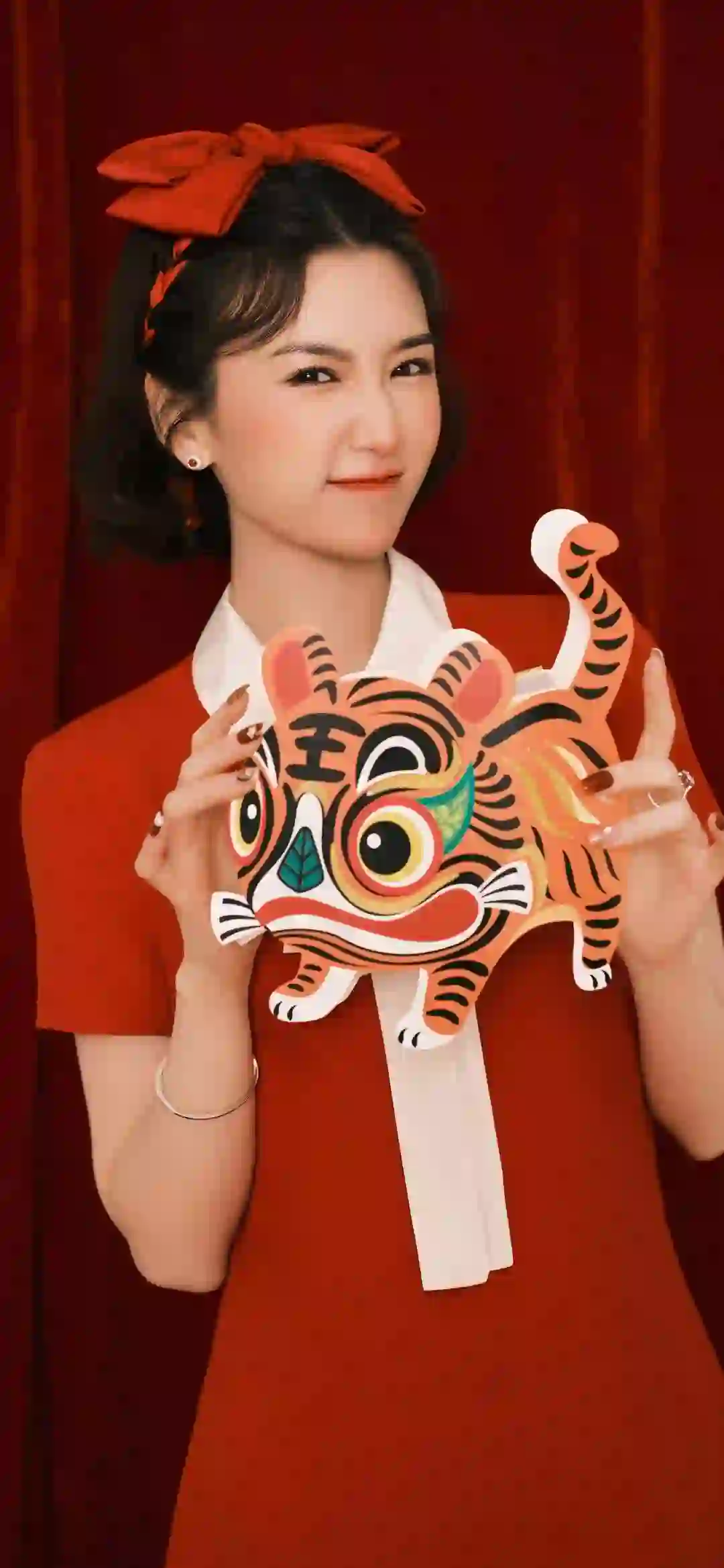可爱女孩 红色长裙美女 可爱 红色 毛晓彤