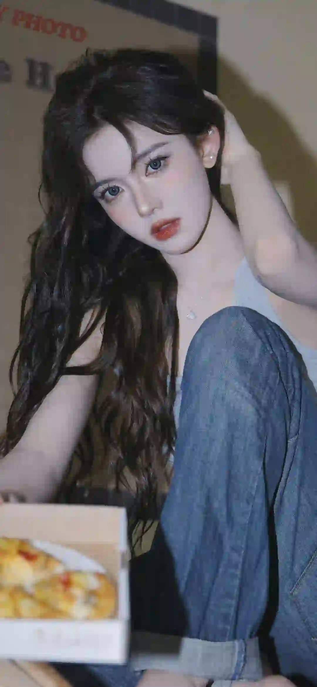 披萨 长发牛仔穿搭女孩 
