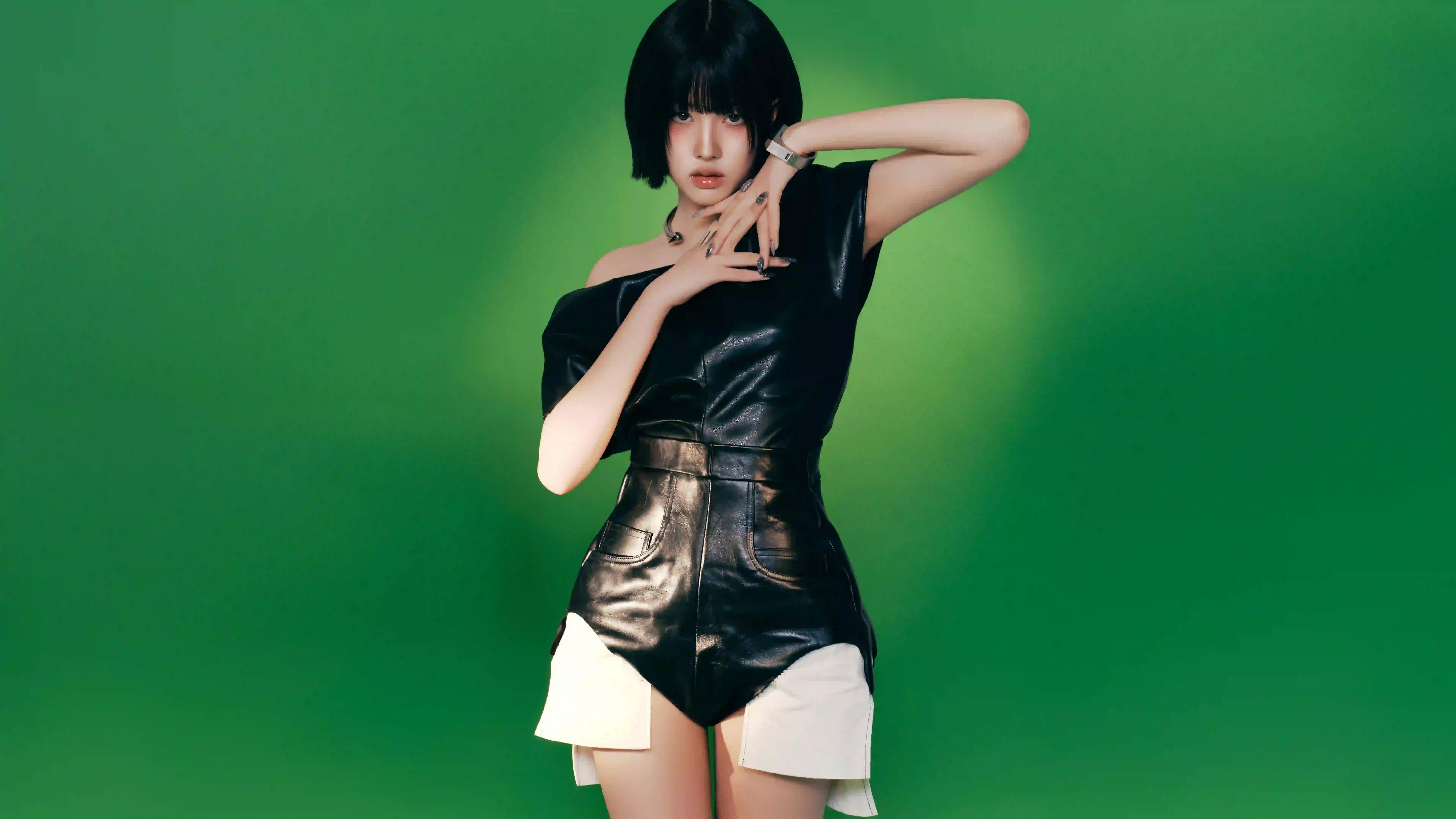 韩国美女 女团 美女 短发女孩 时尚美女 纯色背景