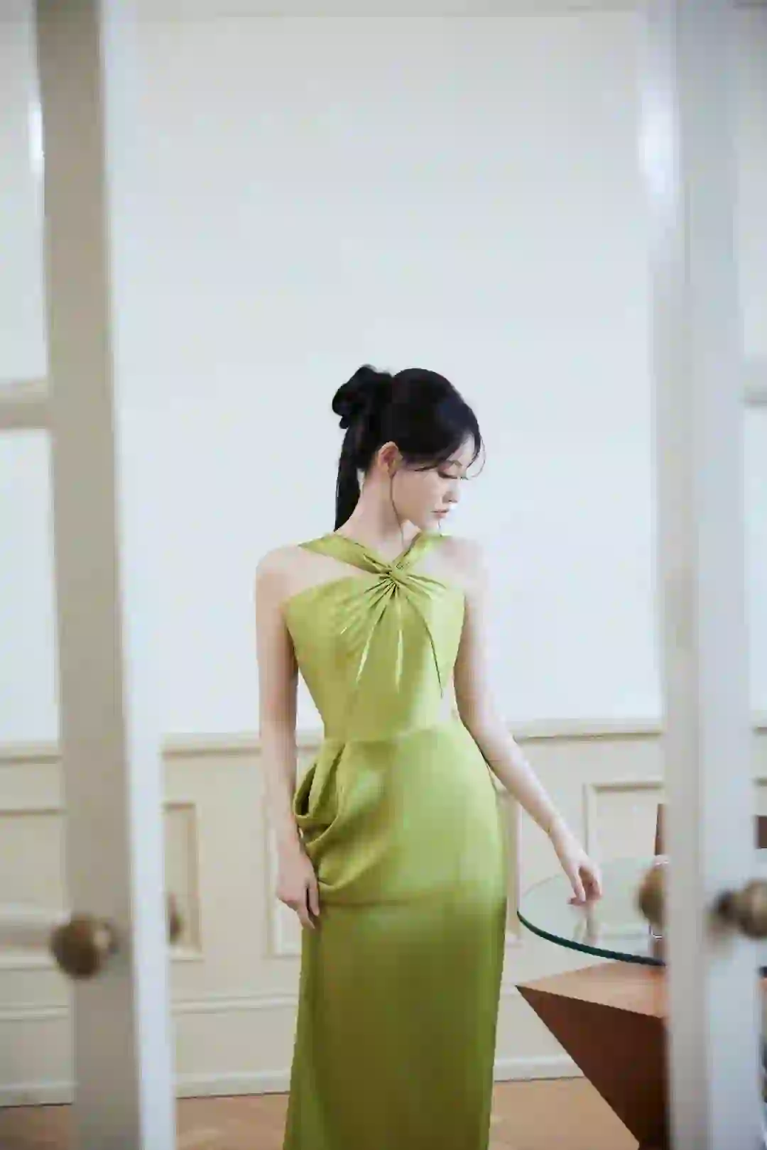 祝绪丹 长裙美女 性感