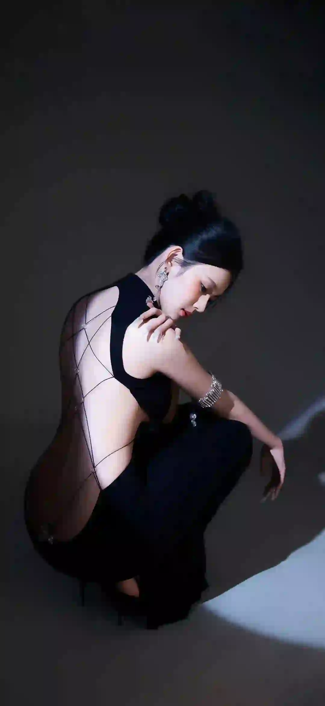 美女 长发美女 性感 露背穿搭