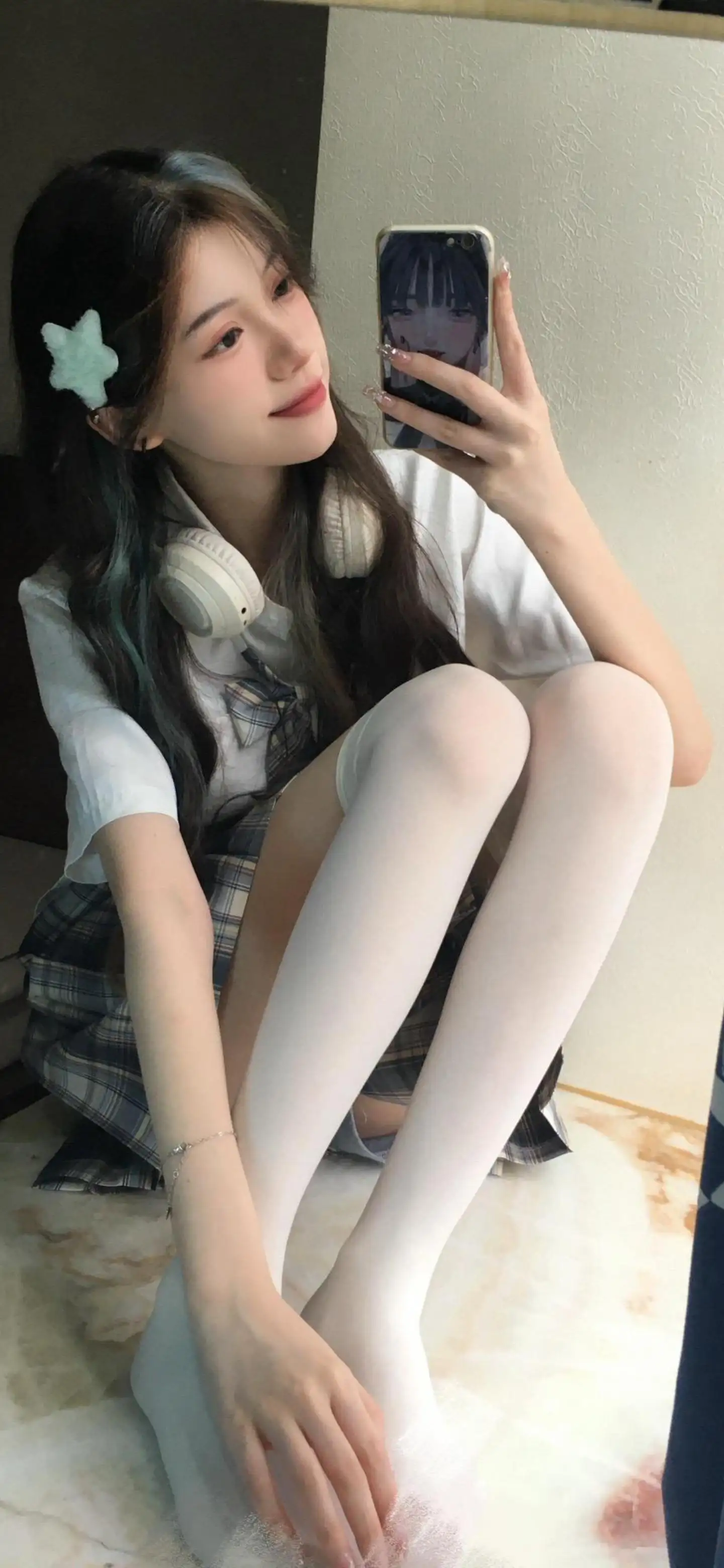 可爱长发自拍jk美女｜白色丝袜