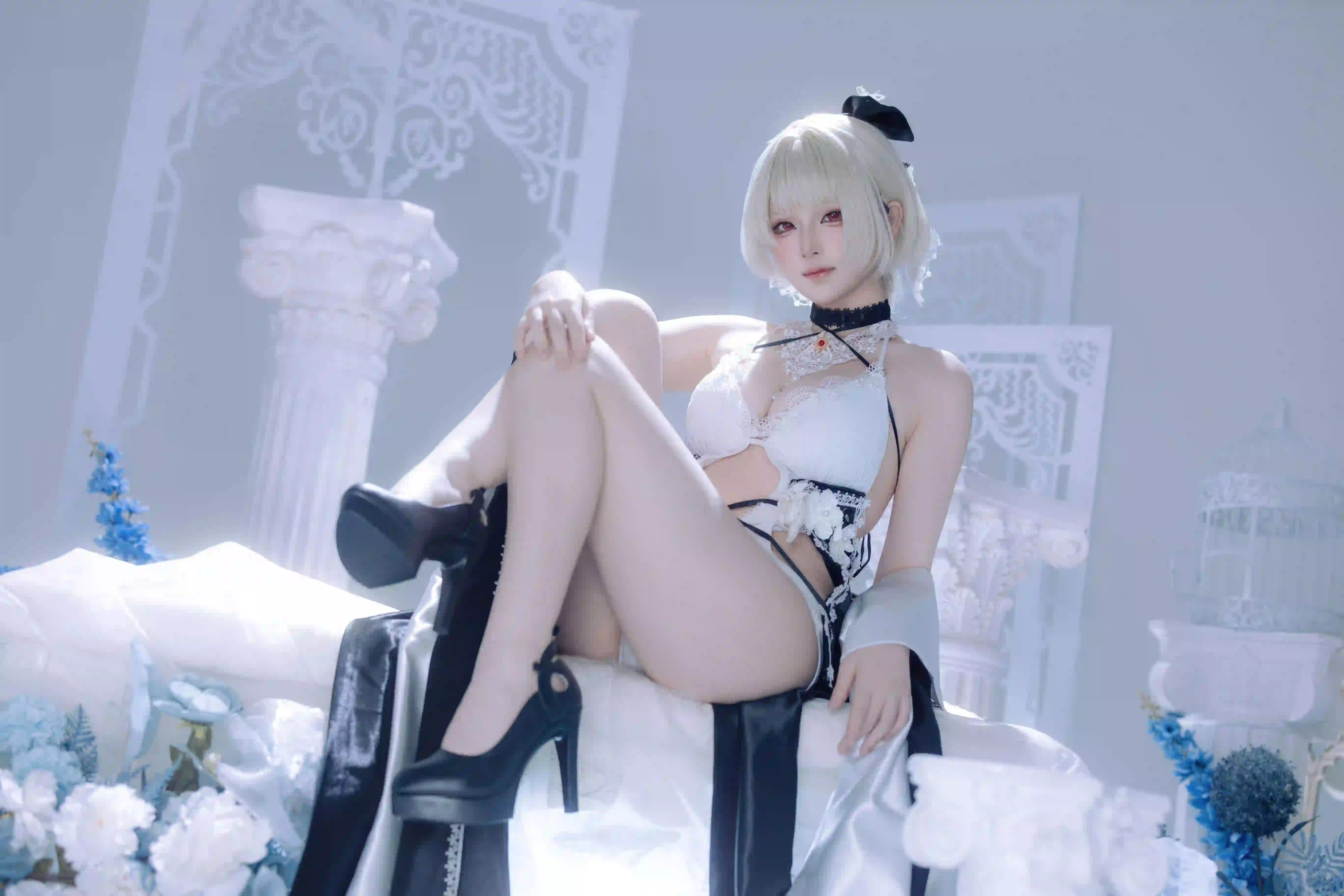 白色短发女孩 长腿美女 coser 居家 黑色高跟鞋