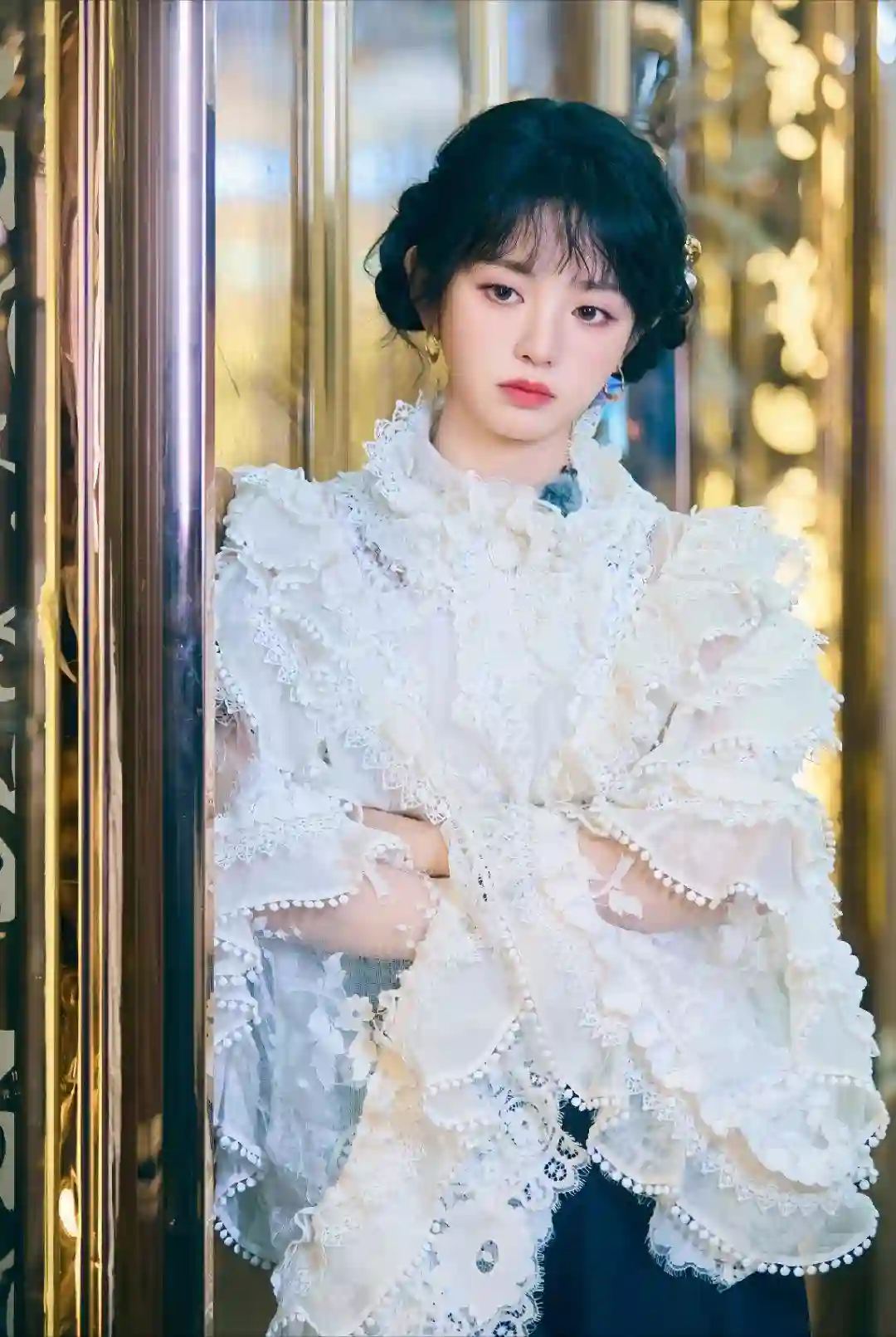 长发美女 个性穿搭 白色衣服 牛仔裤 明星 田曦薇