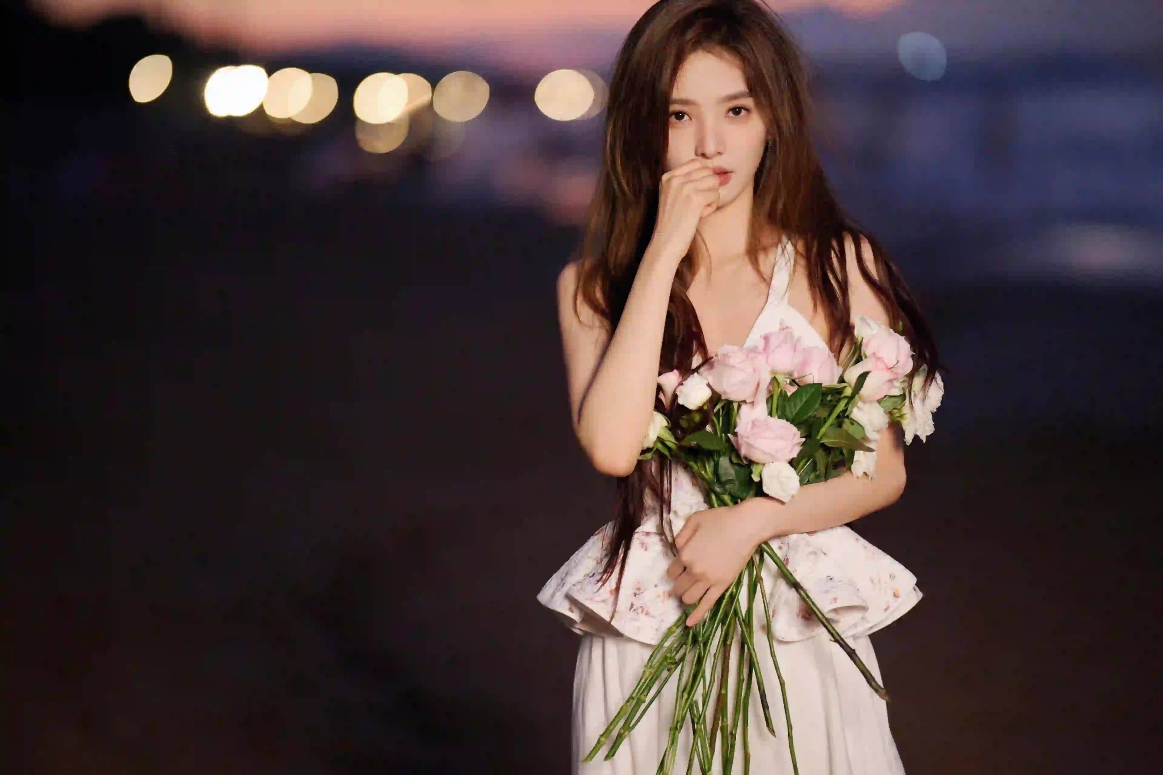 章若楠 鲜花 粉色玫瑰 4K美女壁纸 2