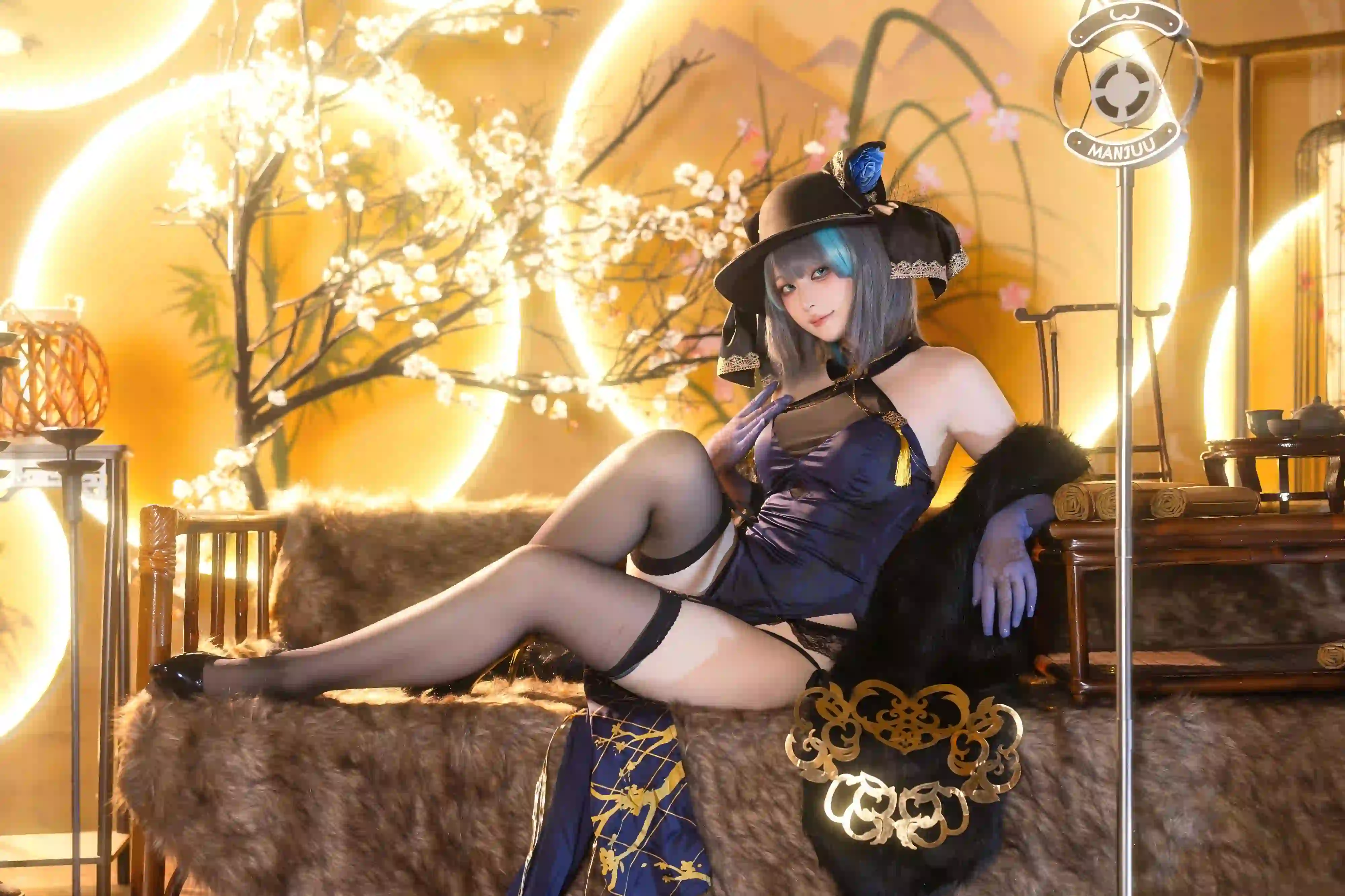 长发美女 丝袜美腿 cos 侧身