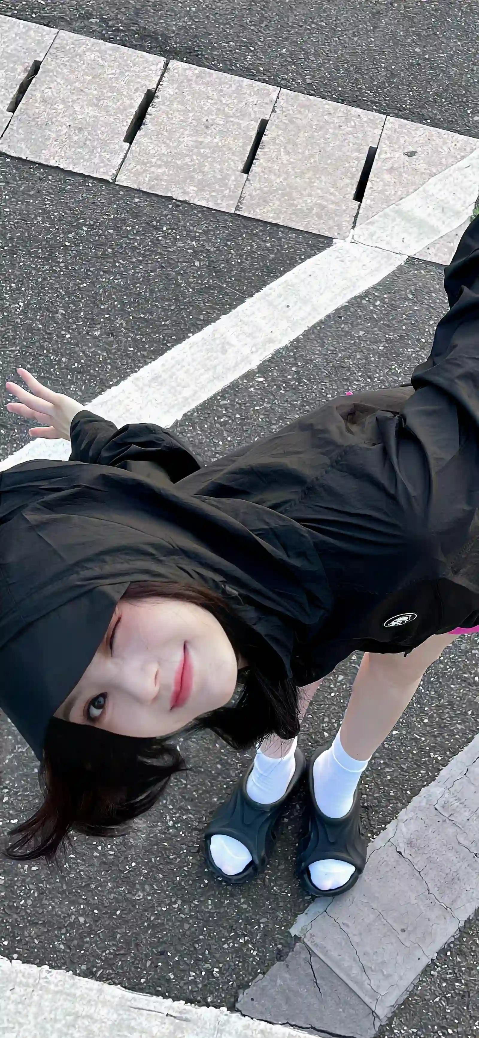 可爱女孩 户外 微笑