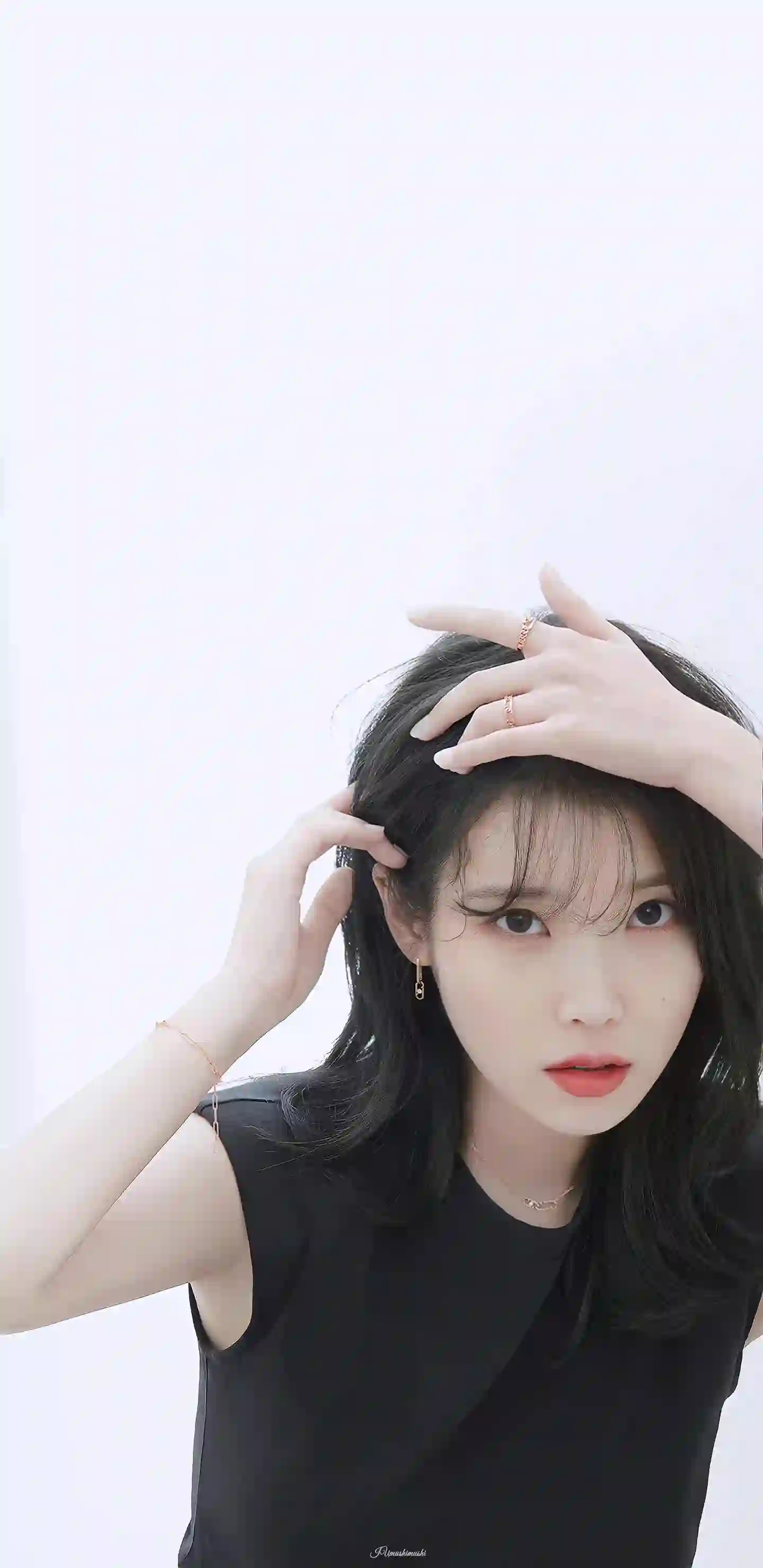 美女明星 IU 长发清纯美女 韩国明星 黑色衣服 清纯