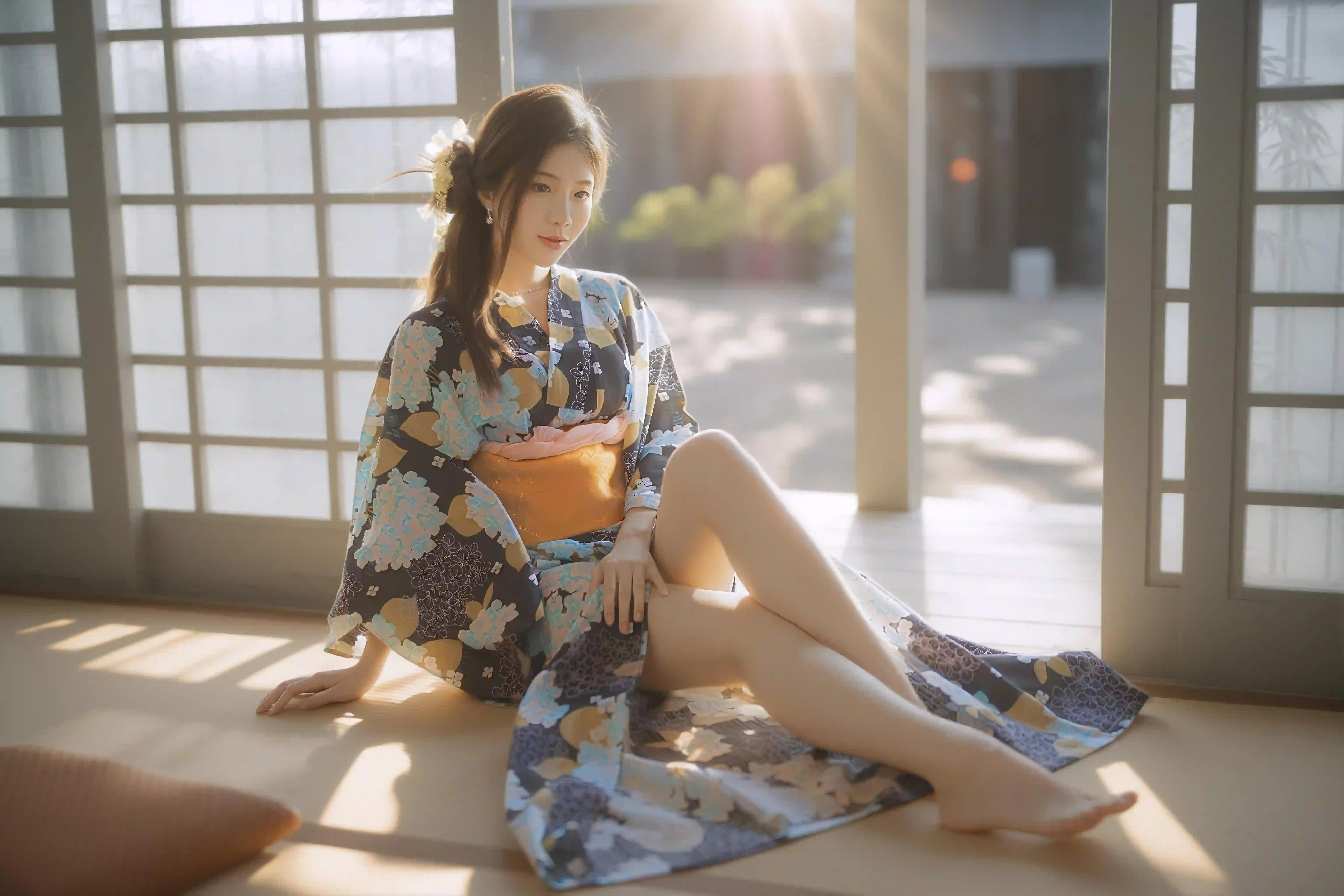 长发性感美女 和服穿搭 长腿美女 阳光 光影