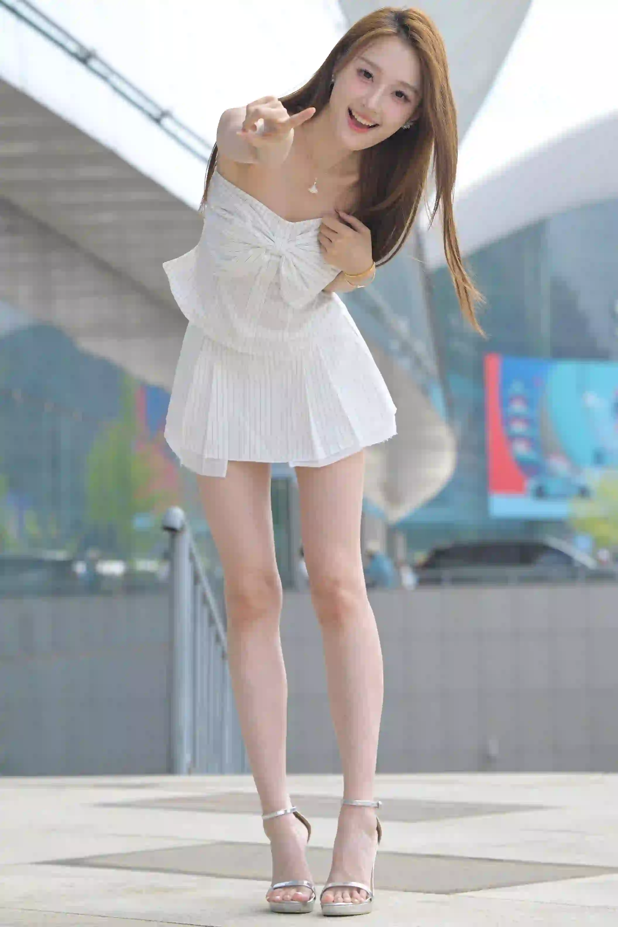 美女 长发美女 长腿美女 白色裙子