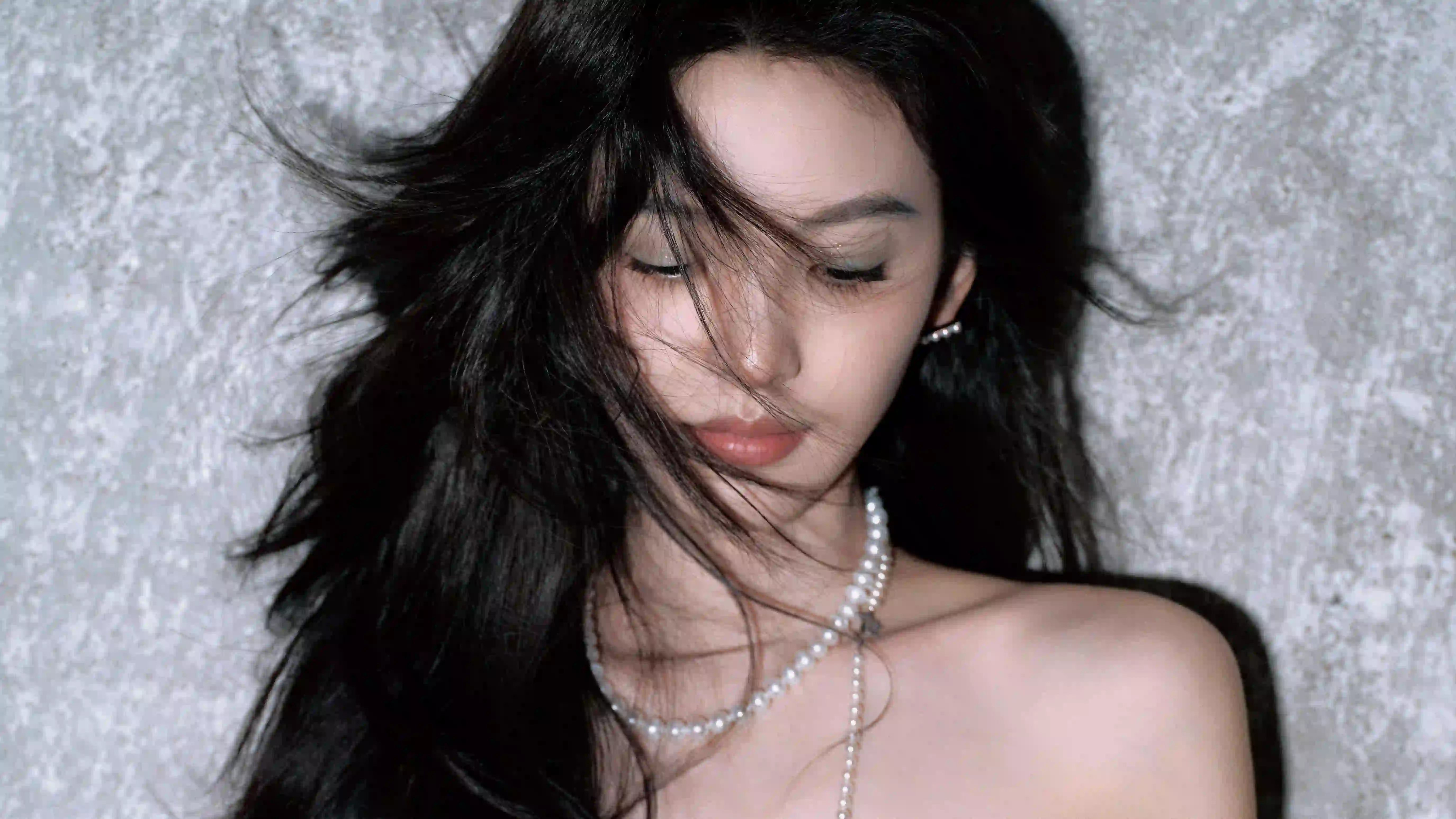 长发美女 章若楠 明星 珍珠项链