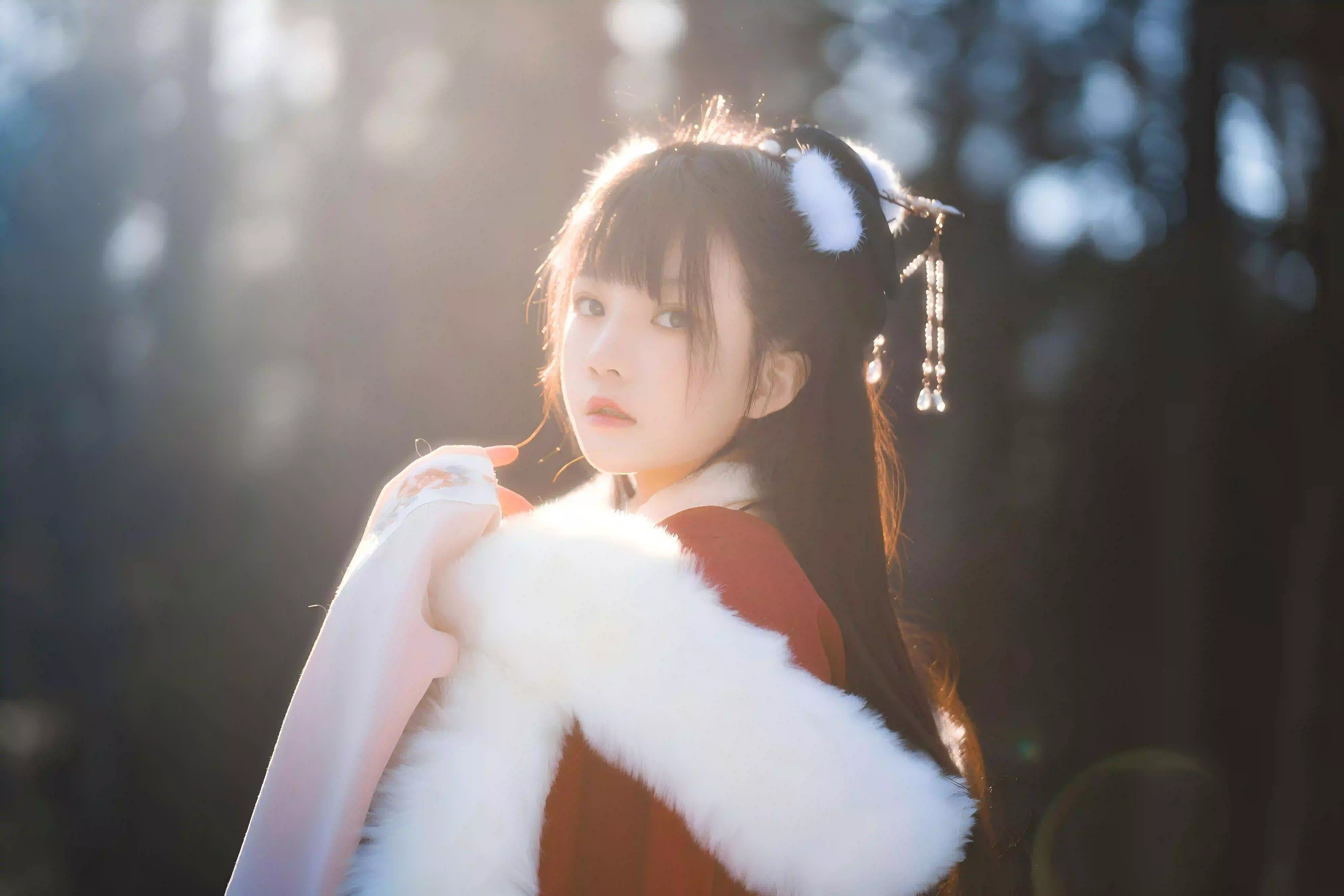 红色披风 古风汉服 冬日 汉服美女 白色衣领