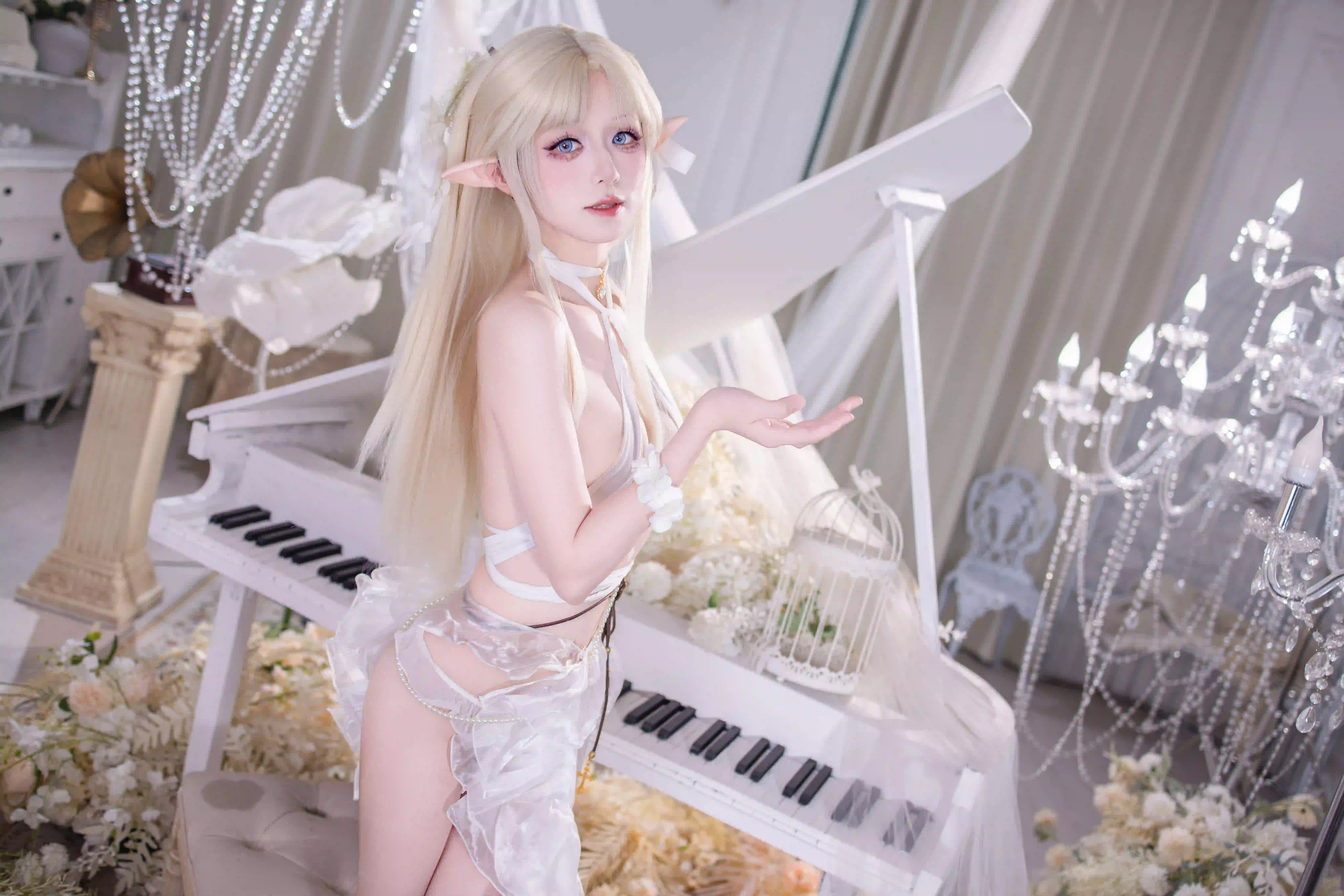 长发性感美女 长腿美女 精灵耳朵 钢琴 金黄色头发