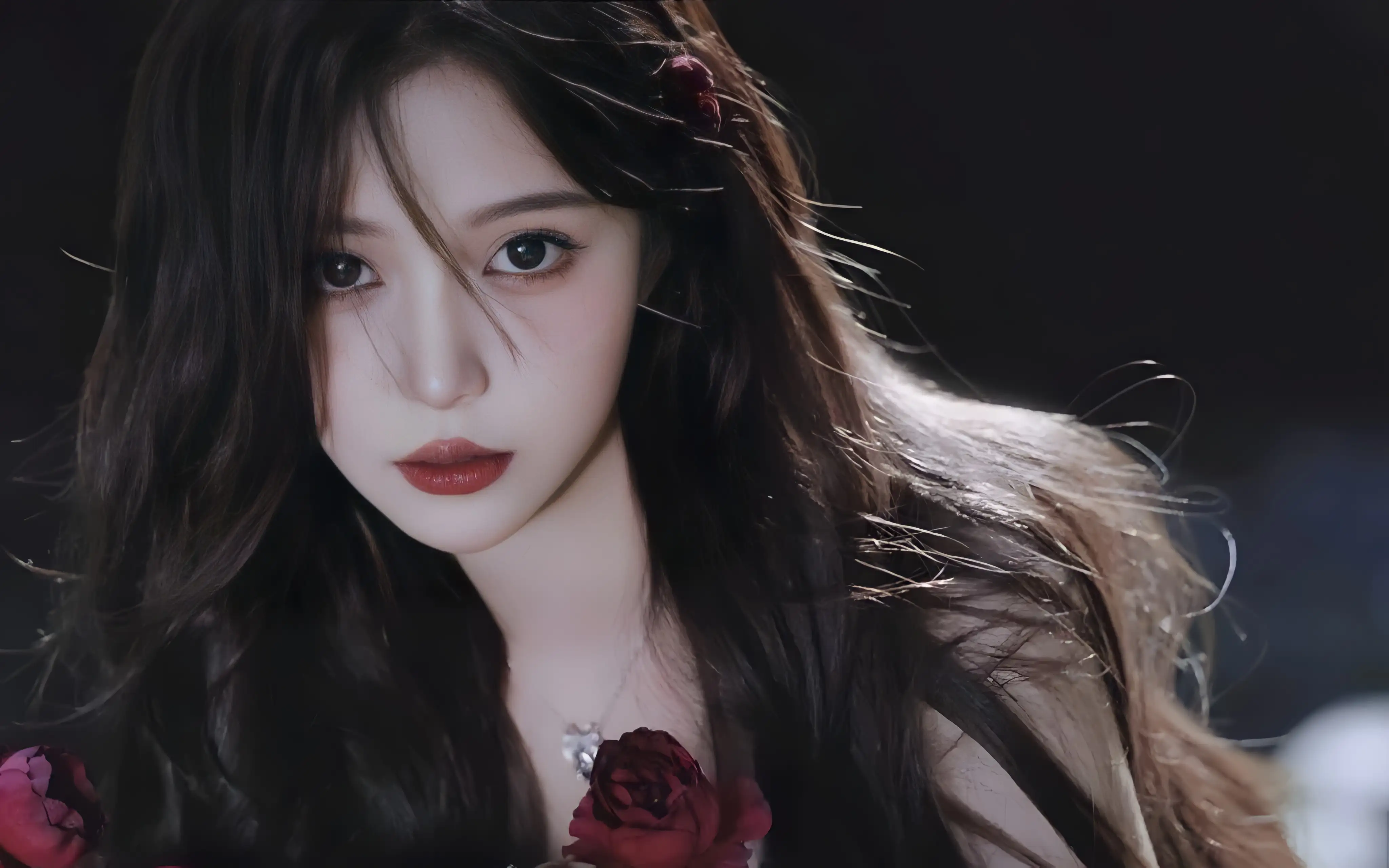 长发美女 玫瑰花 绝世容颜