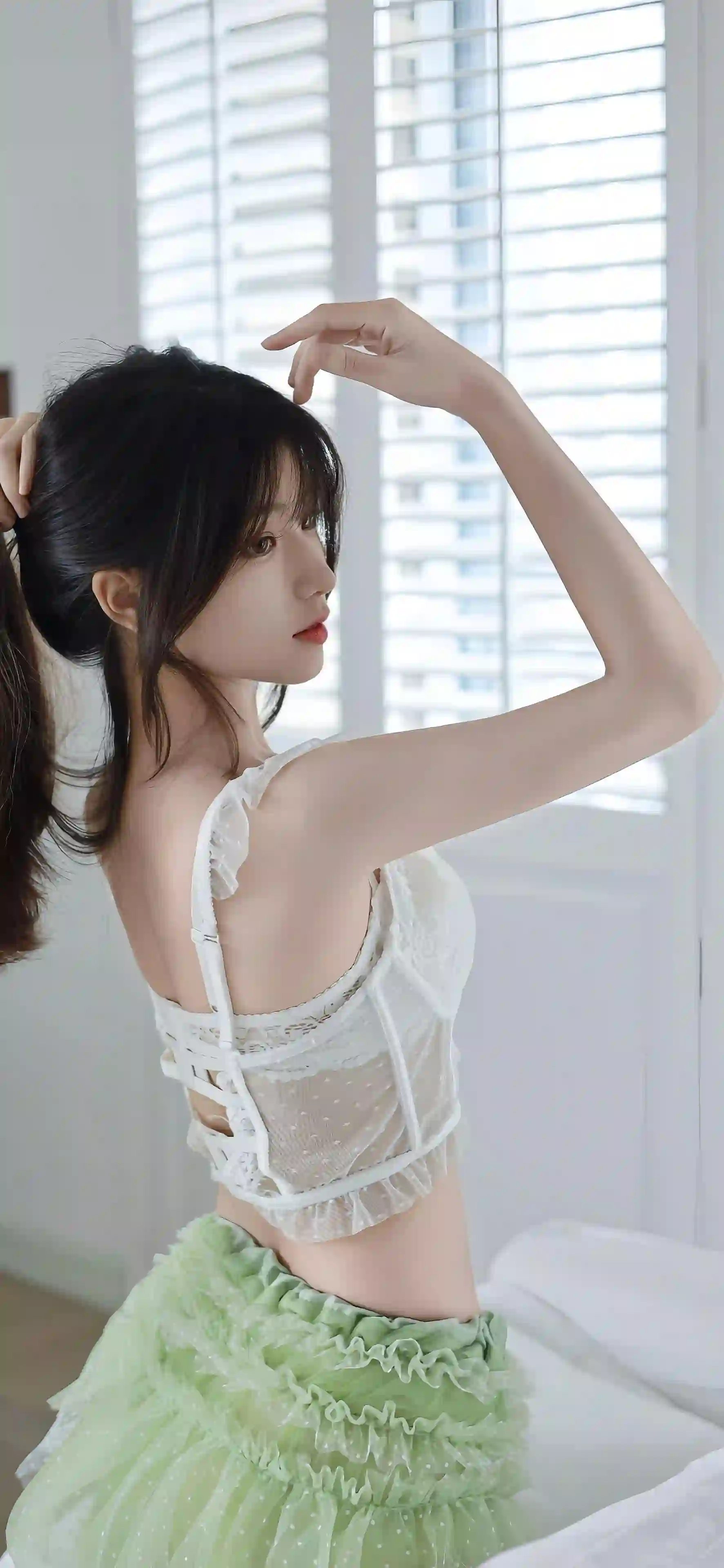 绿色裙子 白色 居家写真 马尾女孩