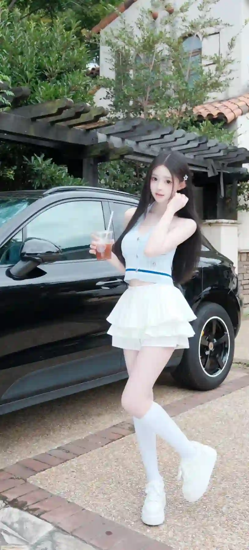 少女 夏日街拍 黑色豪车 白色短裙 清新时尚