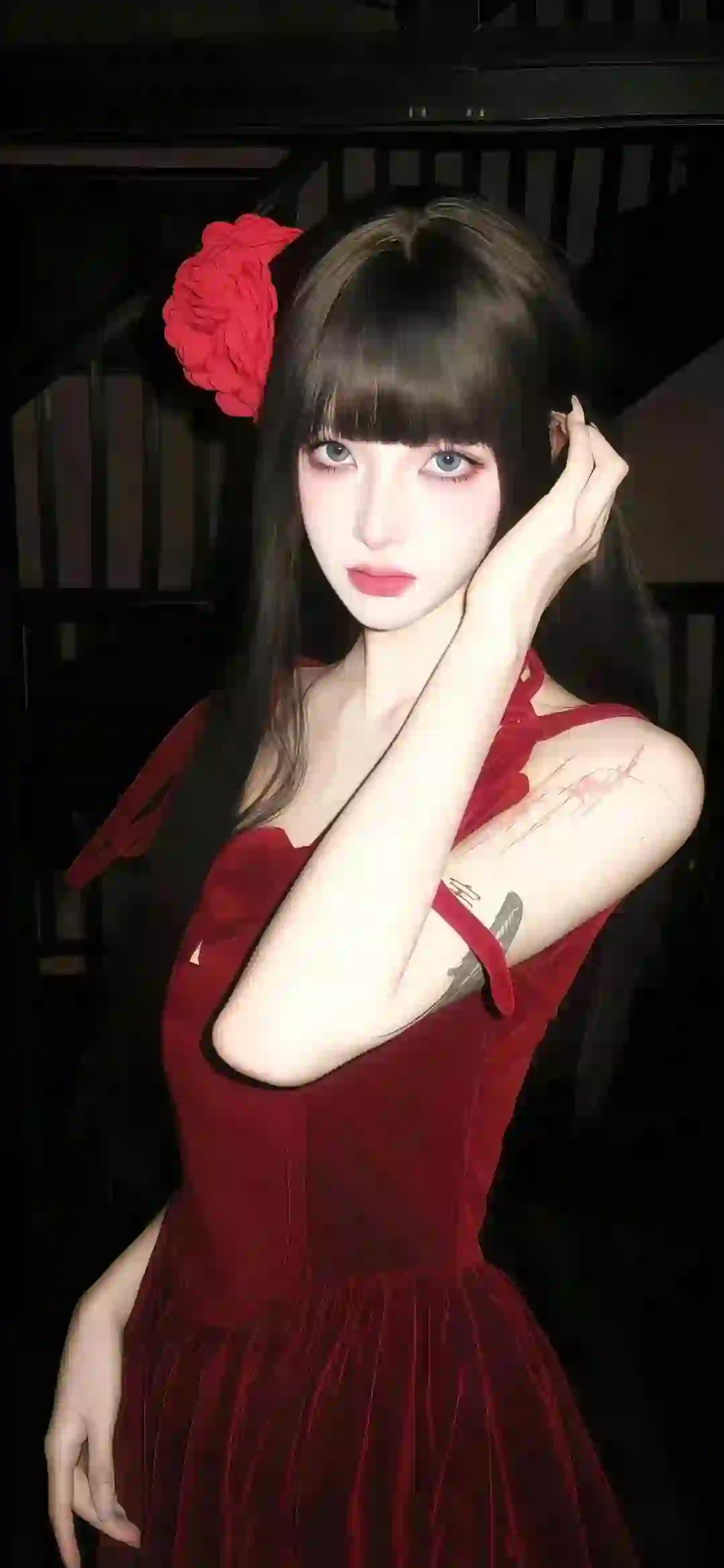 冷白皮 长发美女 红色长裙 吊带长裙