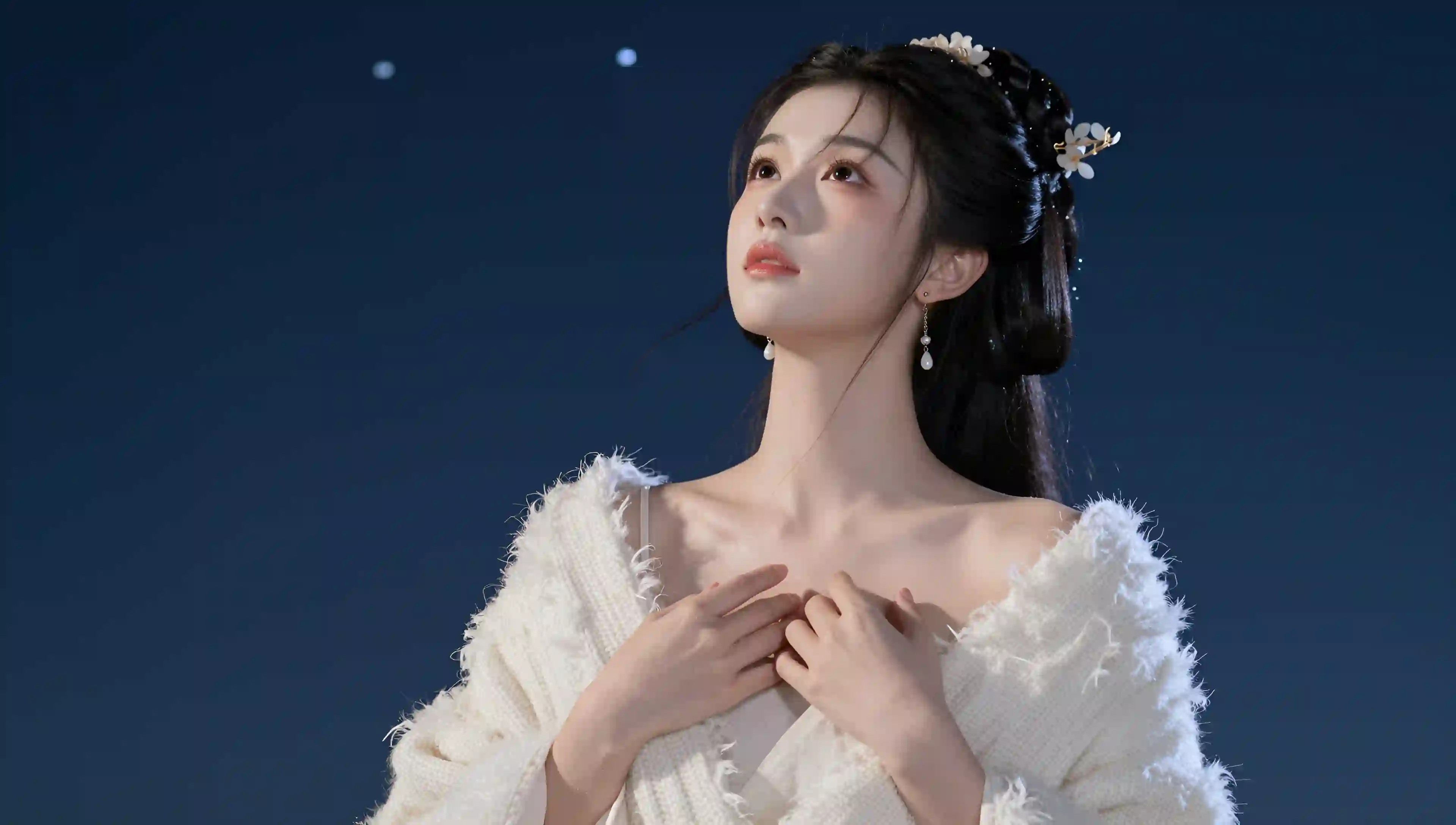 唯美女性夜空白色毛衣花朵发饰