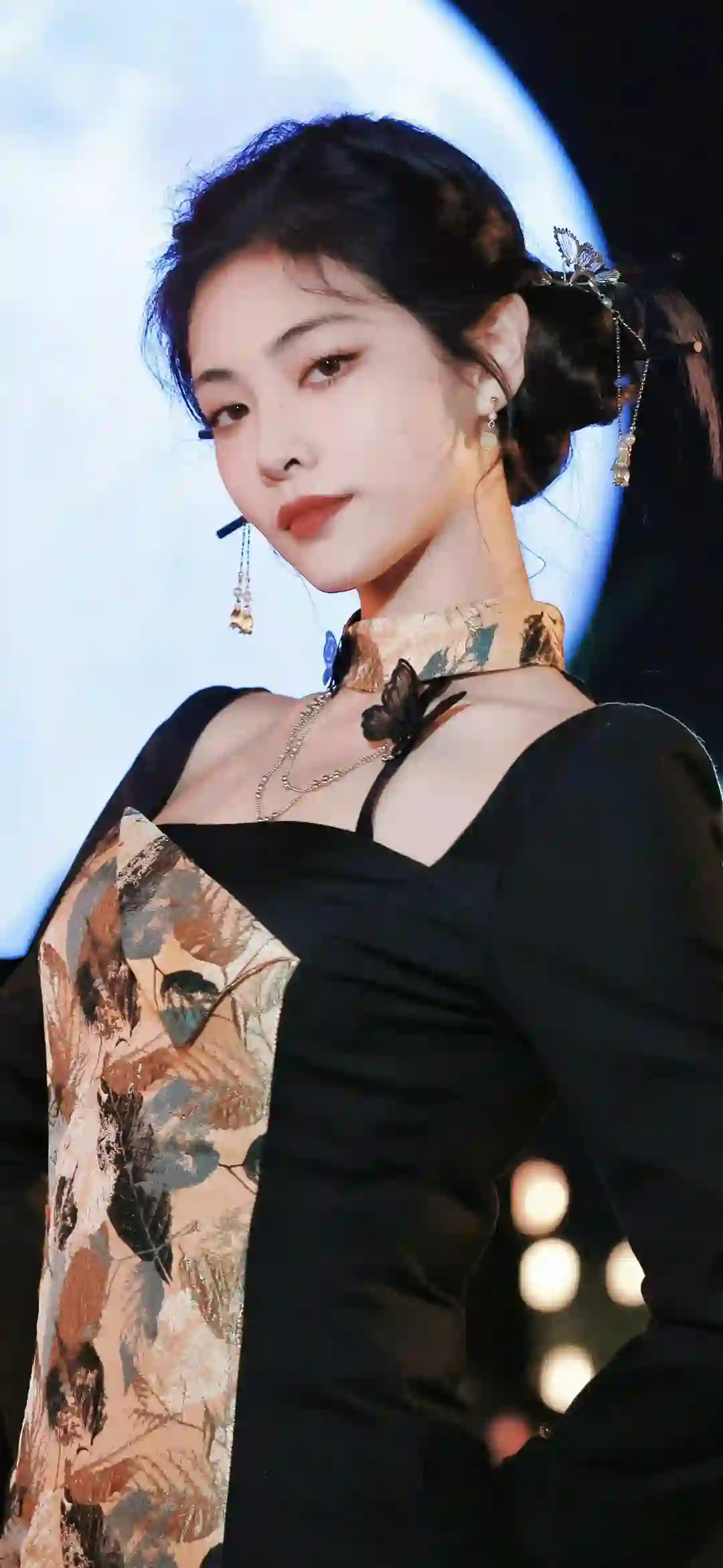 酷酷的女孩 长发女孩  时尚穿搭  黑色裙子