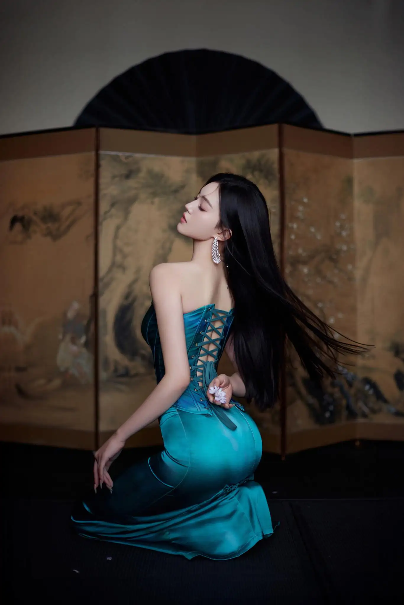 蓝色旗袍｜长腿｜性感｜美女｜飘逸