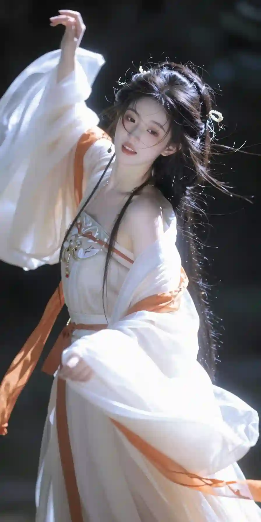 颓废治愈氛围_自然静谧气息_斑驳梦幻光影_呼吸感_梦核_流光溢彩_极致光影美学_中西艺术融合_独特胶片颗粒感_非常规构图_诗意_白橙点缀__3034243016.png