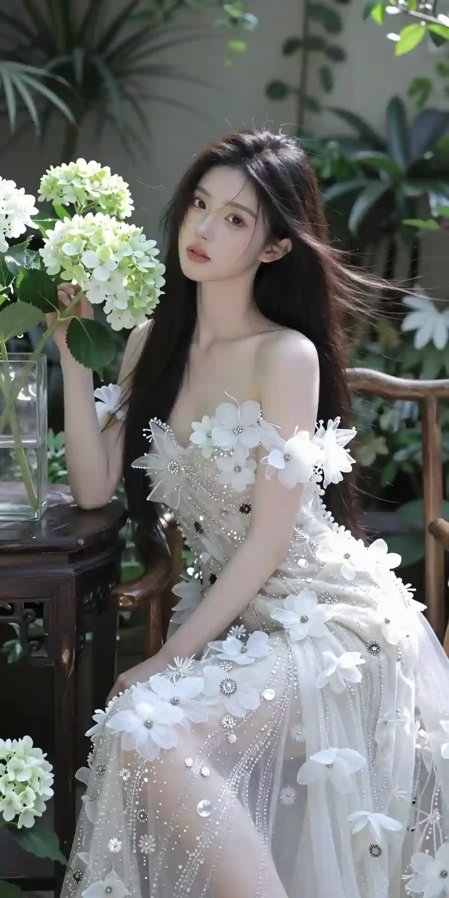 梦幻朦胧感__艺术唯美写真_森系氛围感妆容_身穿极繁杂工艺白色底色丝线刺绣唯美森系圆领礼服裙_礼服裙上装饰大量碎钻超闪_装饰复_2650745863_2_of_2.png